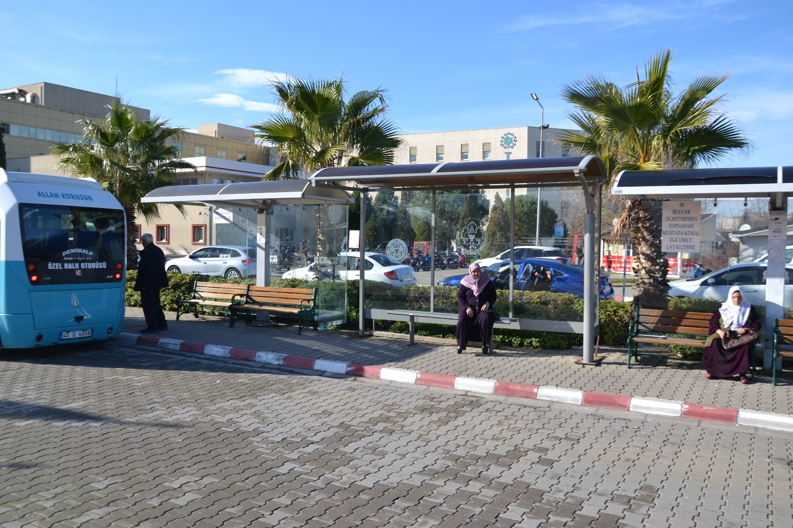 Vatandaşlar Hastane Dolmuş Durağının Kapalı Hale Getirilmesini İstiyor