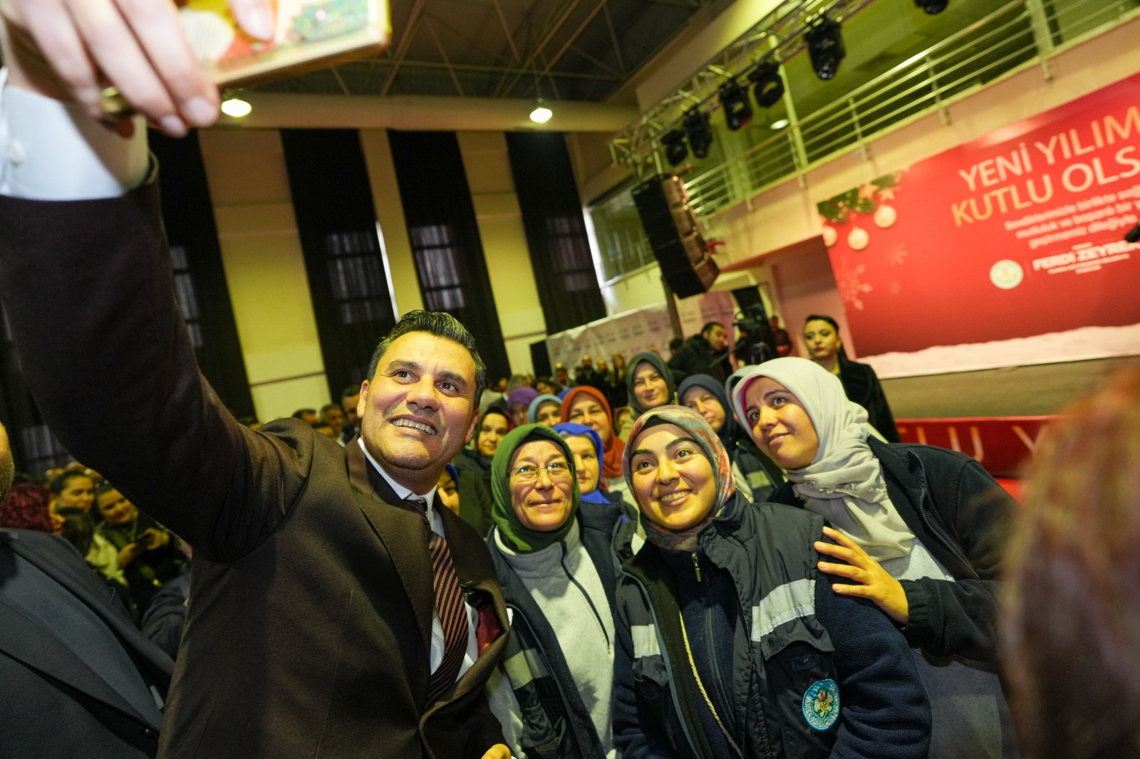 Başkan Ferdi Zeyrek, Yeni Yıl Kutlamasında Mesai Arkadaşlarıyla Buluştu