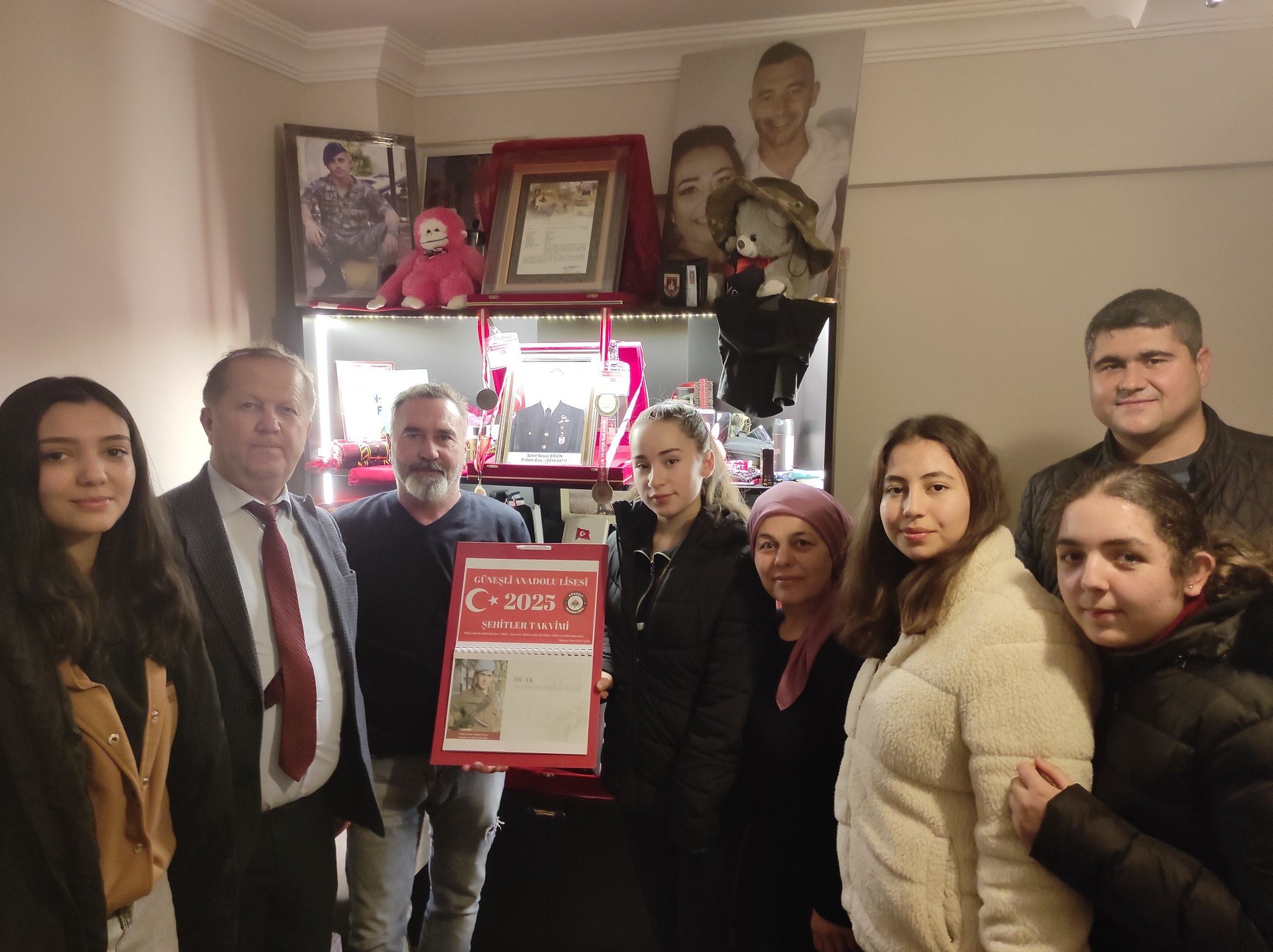 Öğrencilerden Gördesli şehitlere vefa