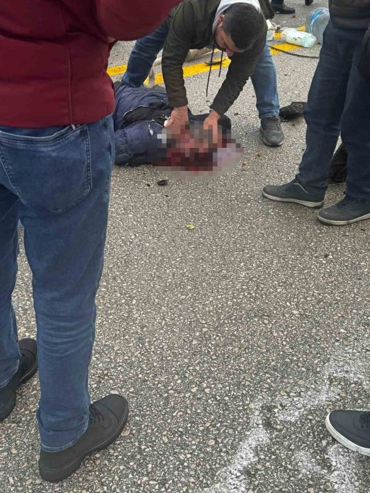 Başkent'te feci kaza: Servis aracı ile otomobil çarpıştı: 1 ölü, 1’i ağır 10 yaralı!