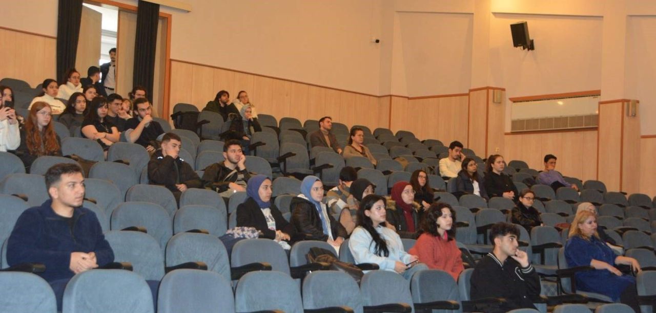 Ege Üniversitesi öğrencilerine ’Etkili İletişim ve Sunum Teknikleri’ semineri düzenlendi