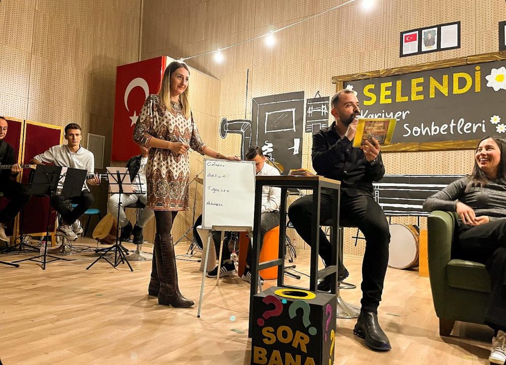 İlçede Kariyer Sohbetlerinde farklı mesleklerden 16 konuk bir araya geldi