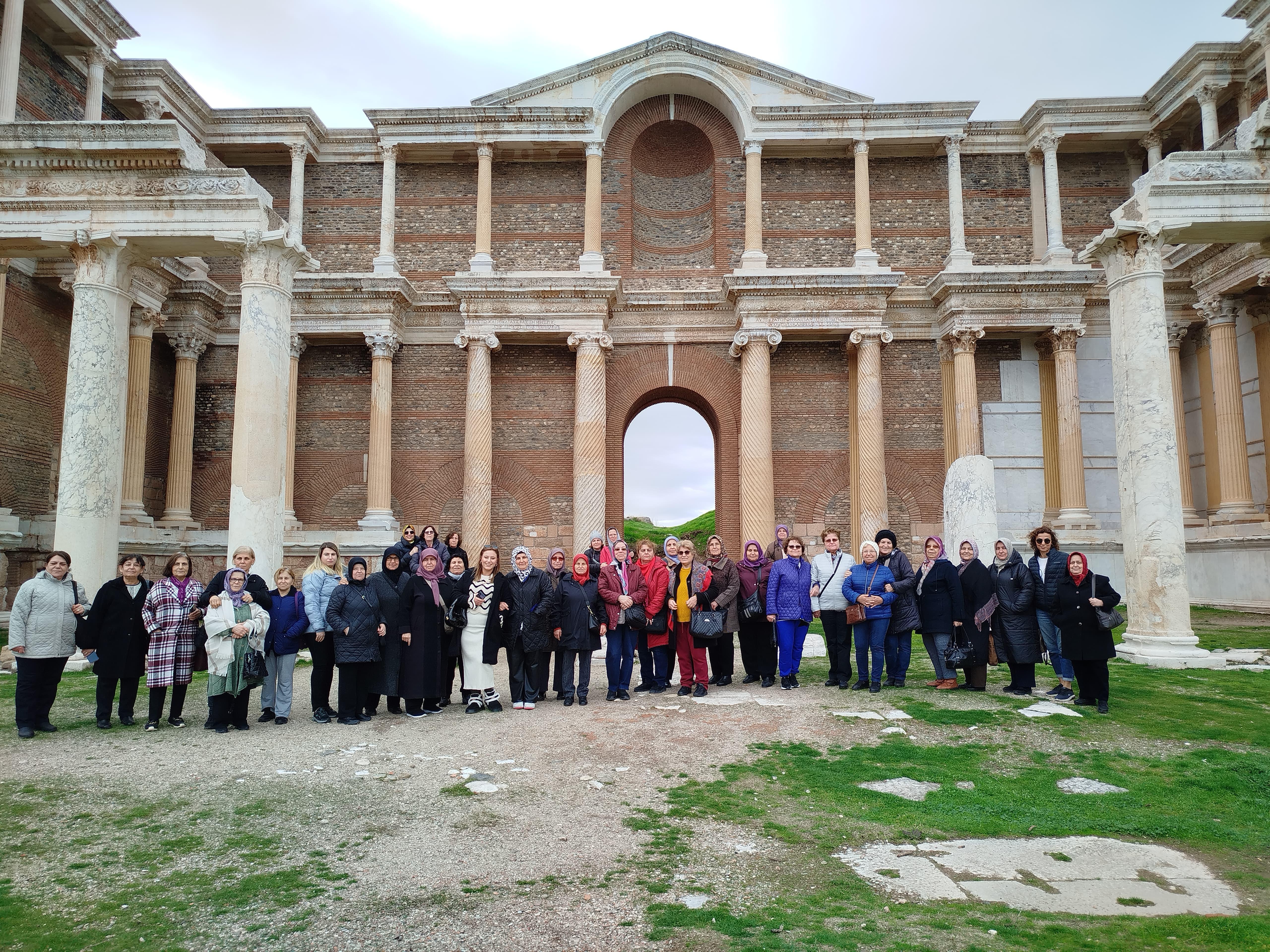 40 Kişilik Kadın Kafilesi Salihli’yi Adım Adım Gezdi