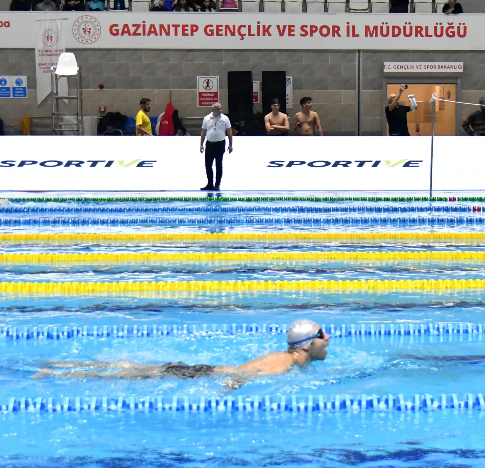 Manisalı Para yüzücüler Gaziantep’te kulaçları ile barajları aştı