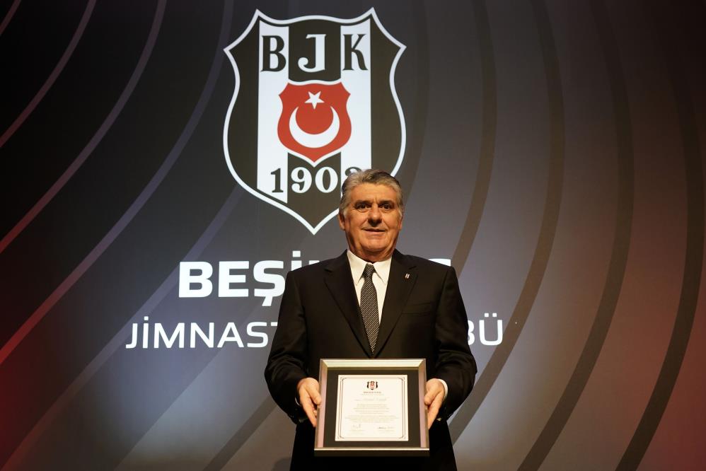 Beşiktaş’ta Başkan Adalı ve yönetimi, mazbatalarını aldı