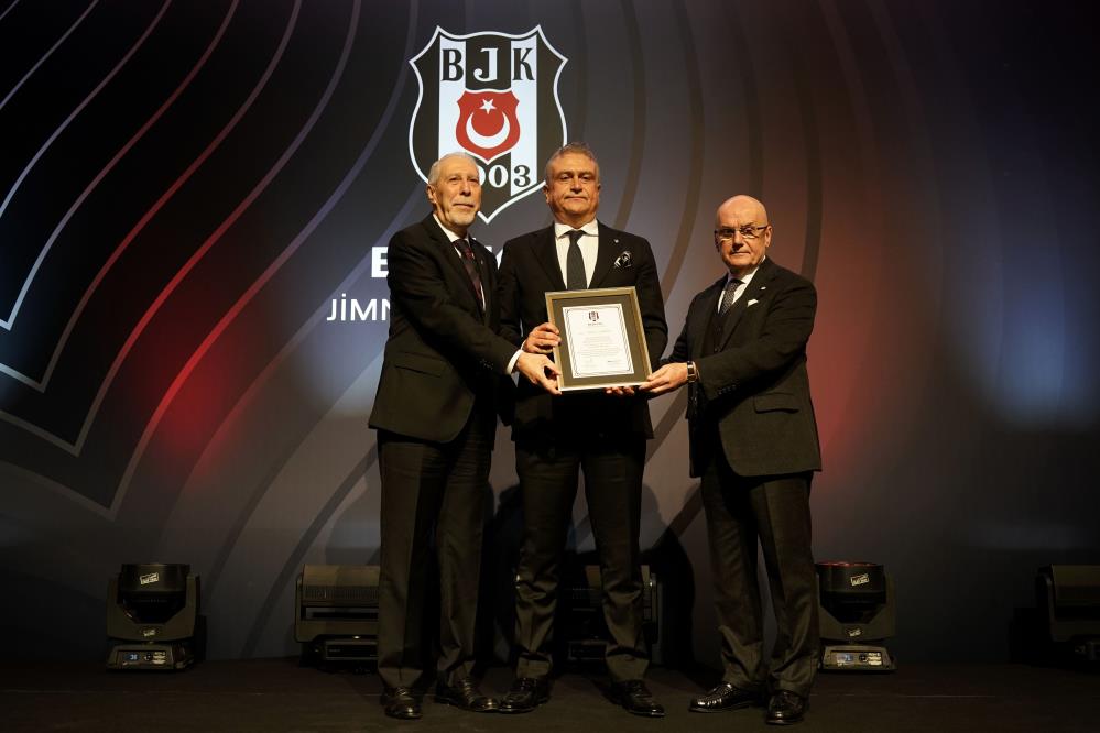 Beşiktaş’ta Başkan Adalı ve yönetimi, mazbatalarını aldı