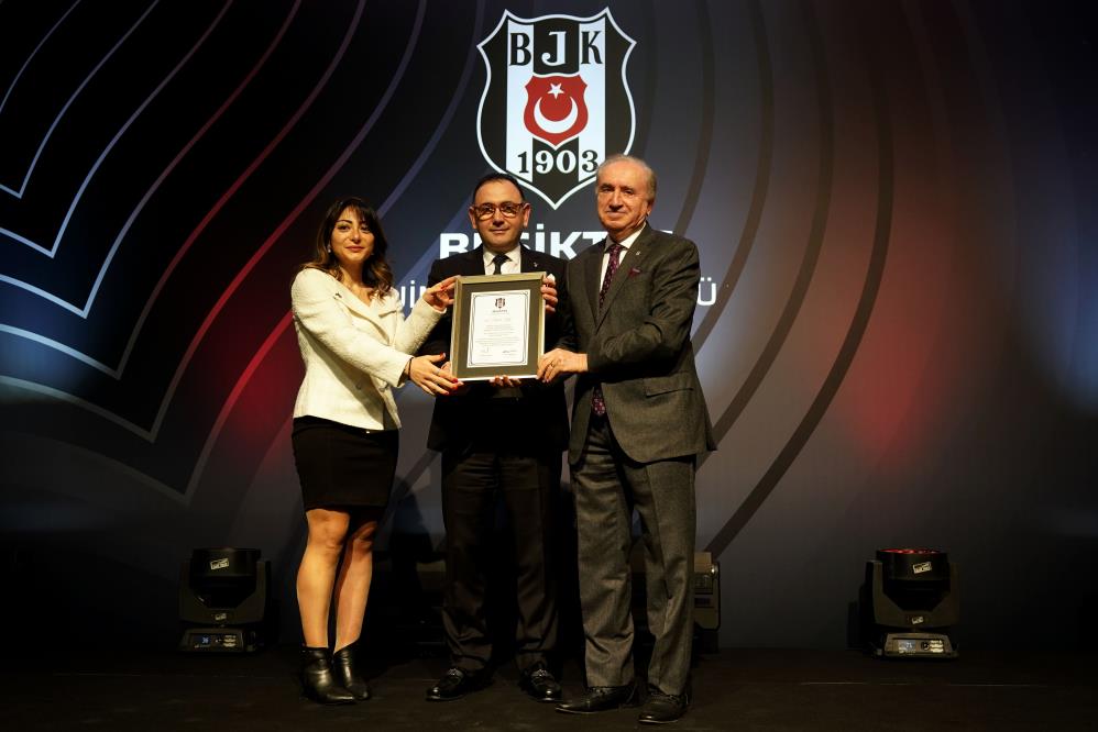 Beşiktaş’ta Başkan Adalı ve yönetimi, mazbatalarını aldı