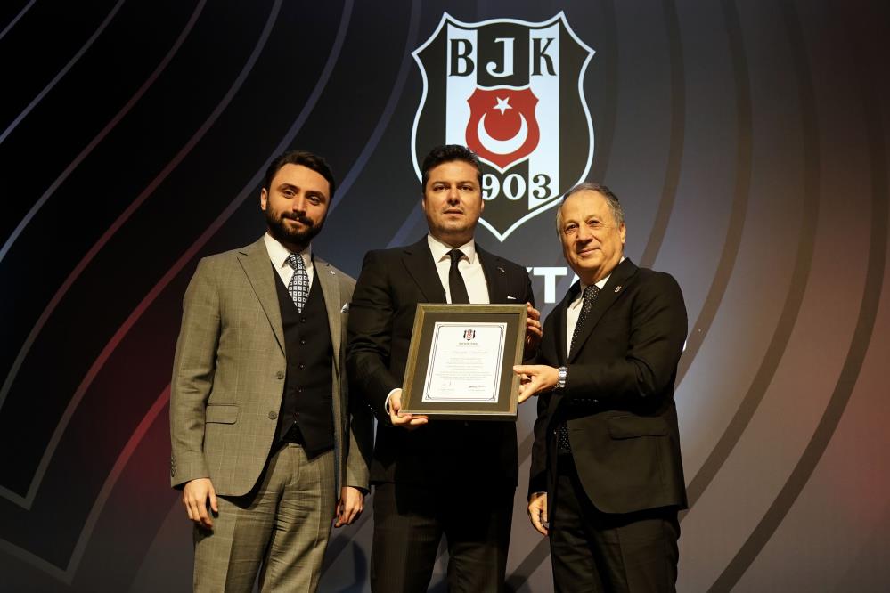 Beşiktaş’ta Başkan Adalı ve yönetimi, mazbatalarını aldı