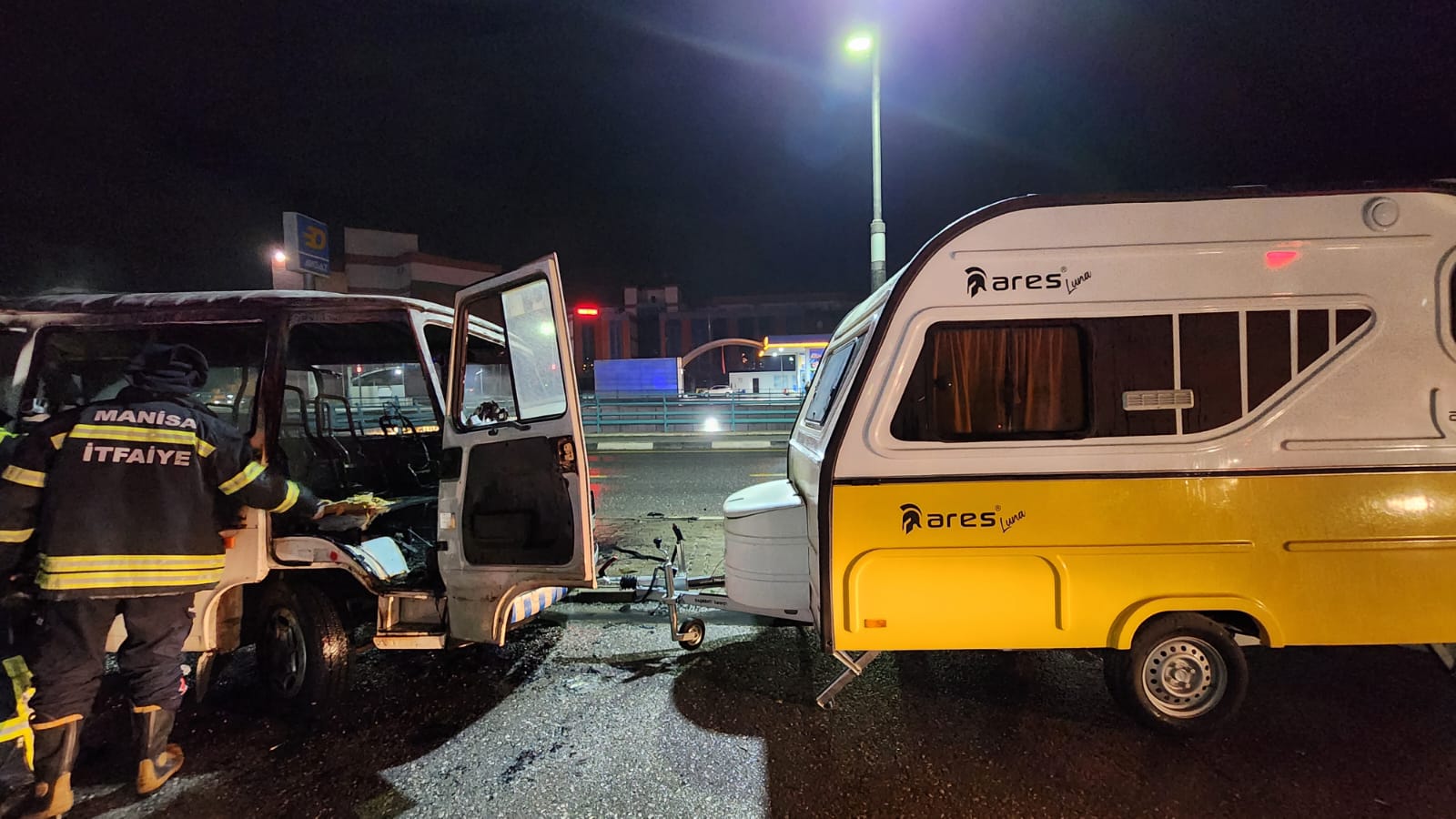 Turgutlu'da araç yangını: Alevlere teslim oldu!