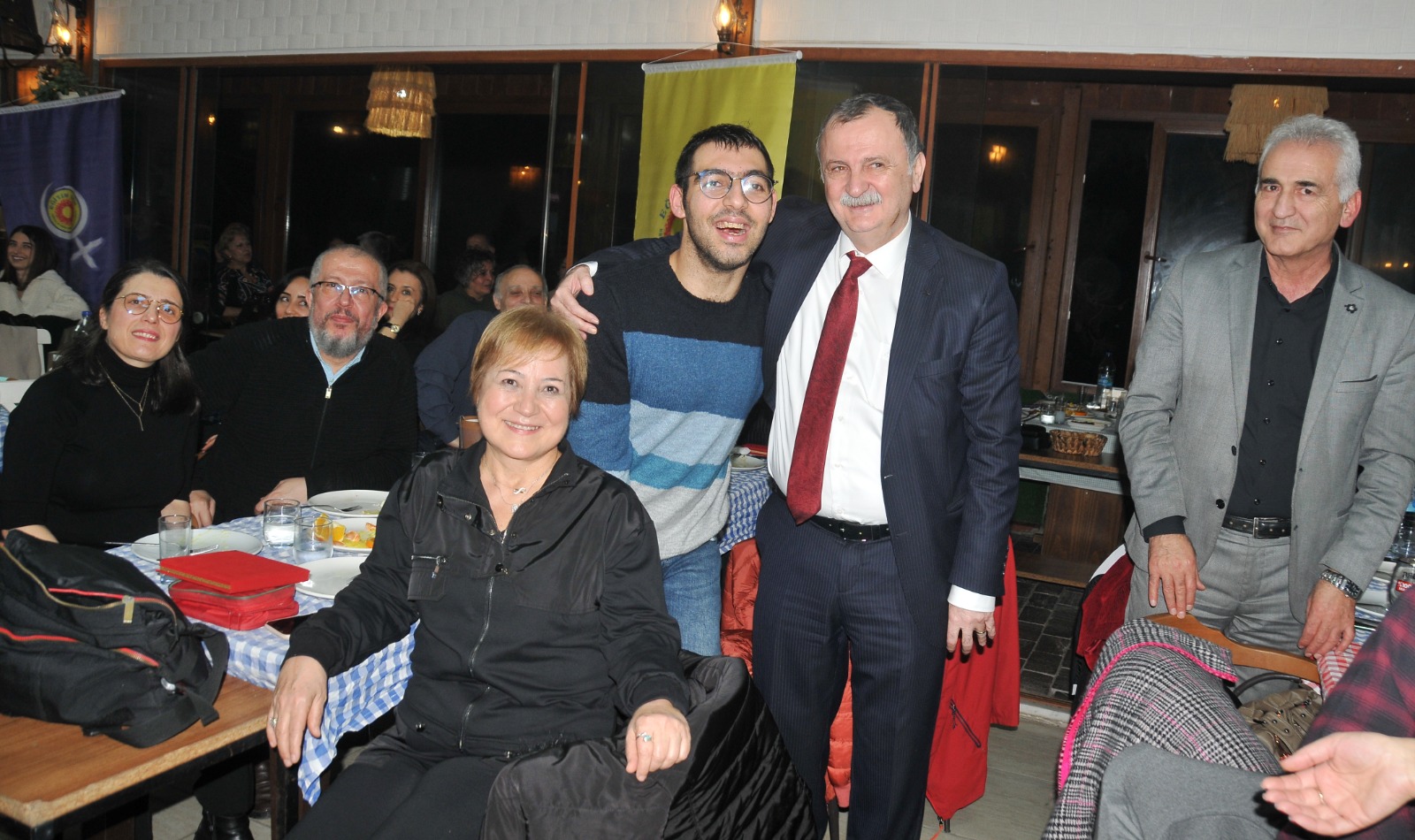 Manisa Eğitim-Sen’den Emekli Öğretmenlere Vefa Gecesi