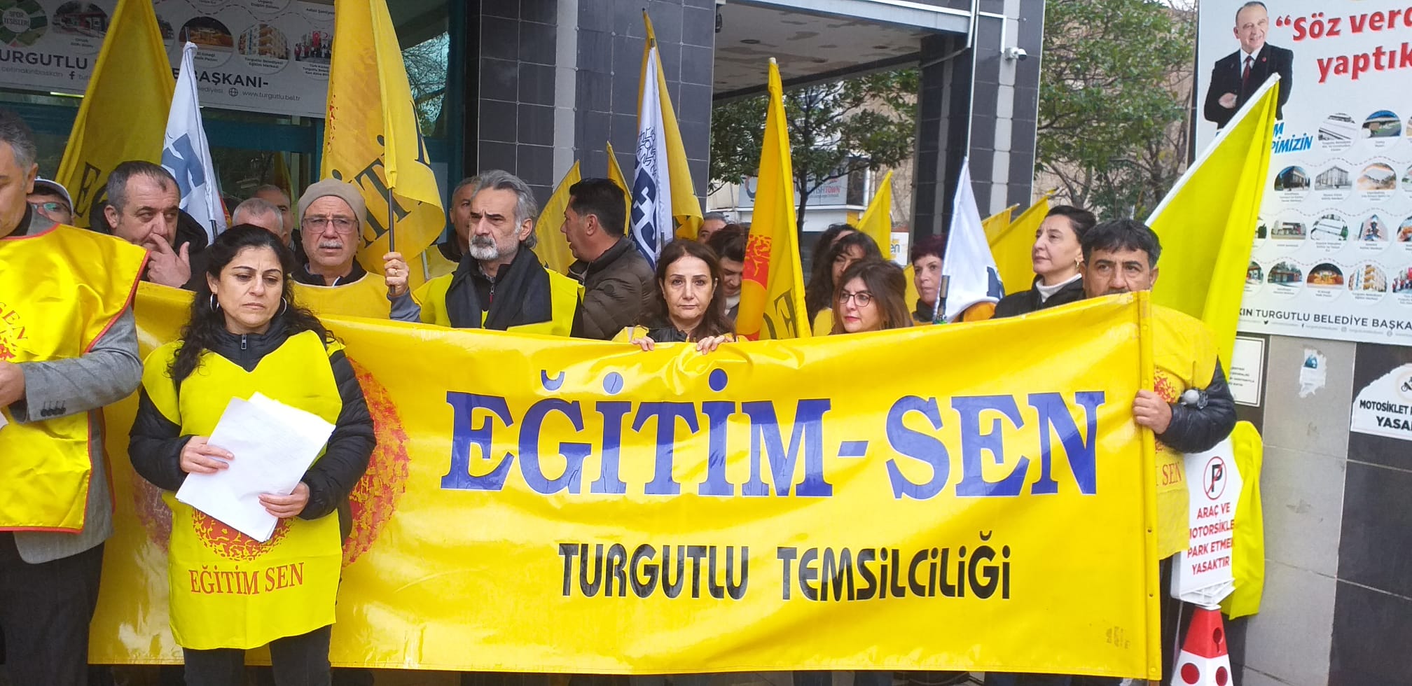 Birleşik Kamu-İş Konfederasyonundan Turgutlu'da basın açıklaması