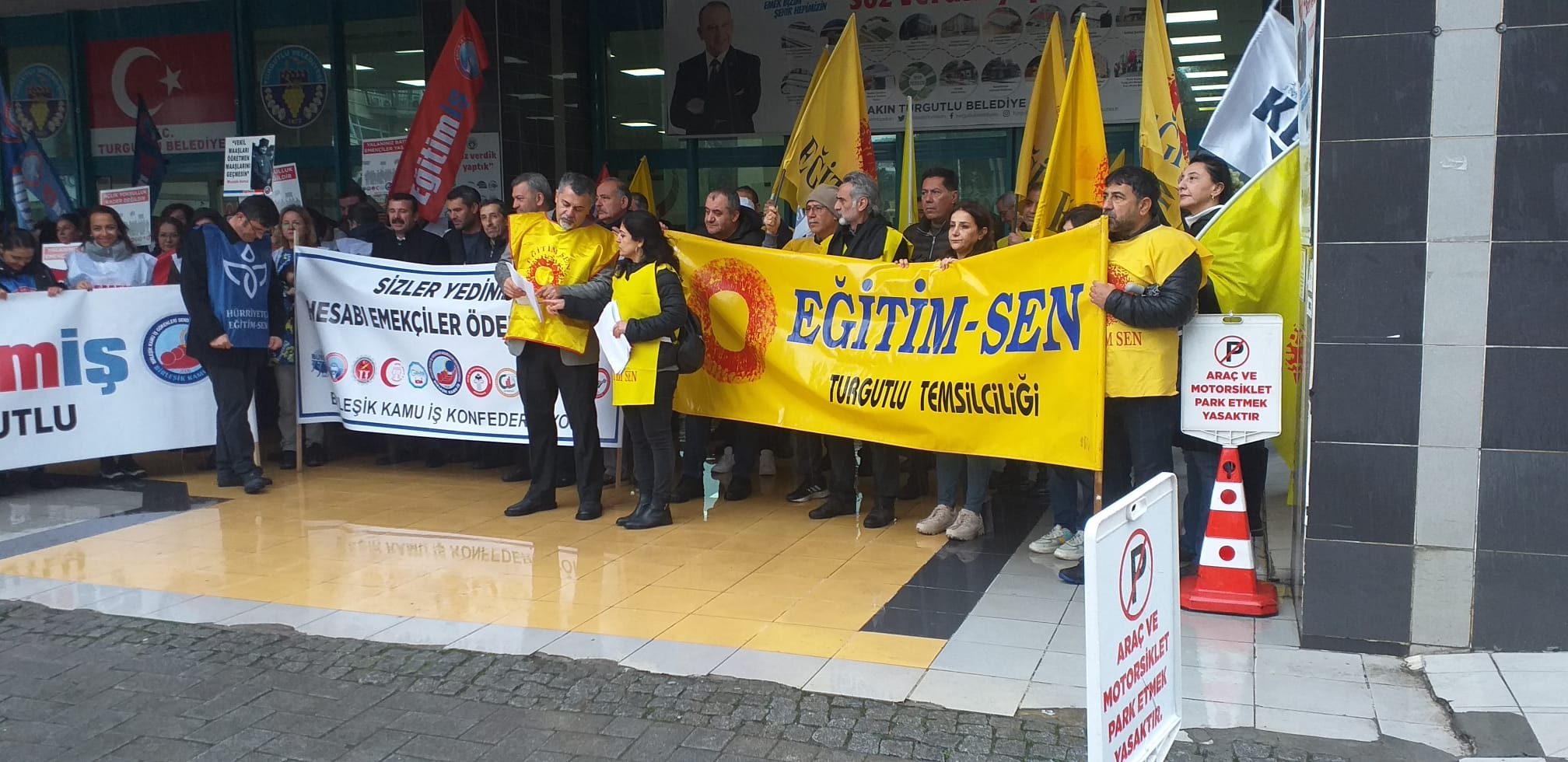 Birleşik Kamu-İş Konfederasyonundan Turgutlu'da basın açıklaması