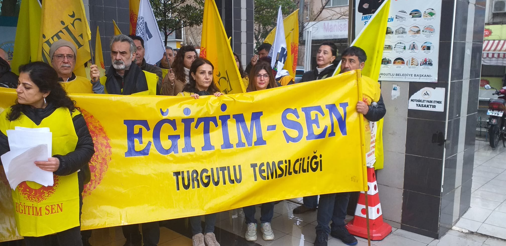 Birleşik Kamu-İş Konfederasyonundan Turgutlu'da basın açıklaması