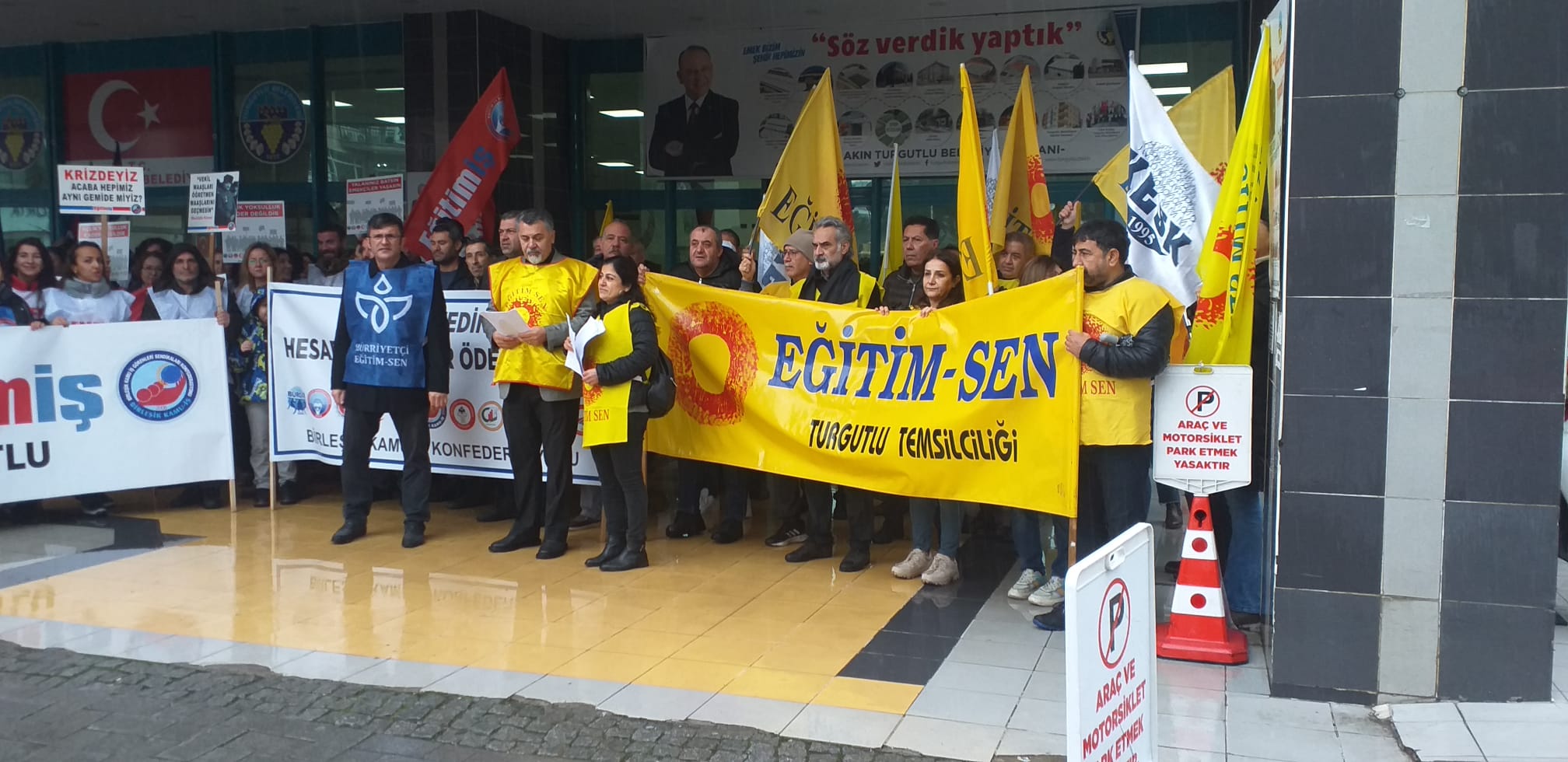 Birleşik Kamu-İş Konfederasyonundan Turgutlu'da basın açıklaması
