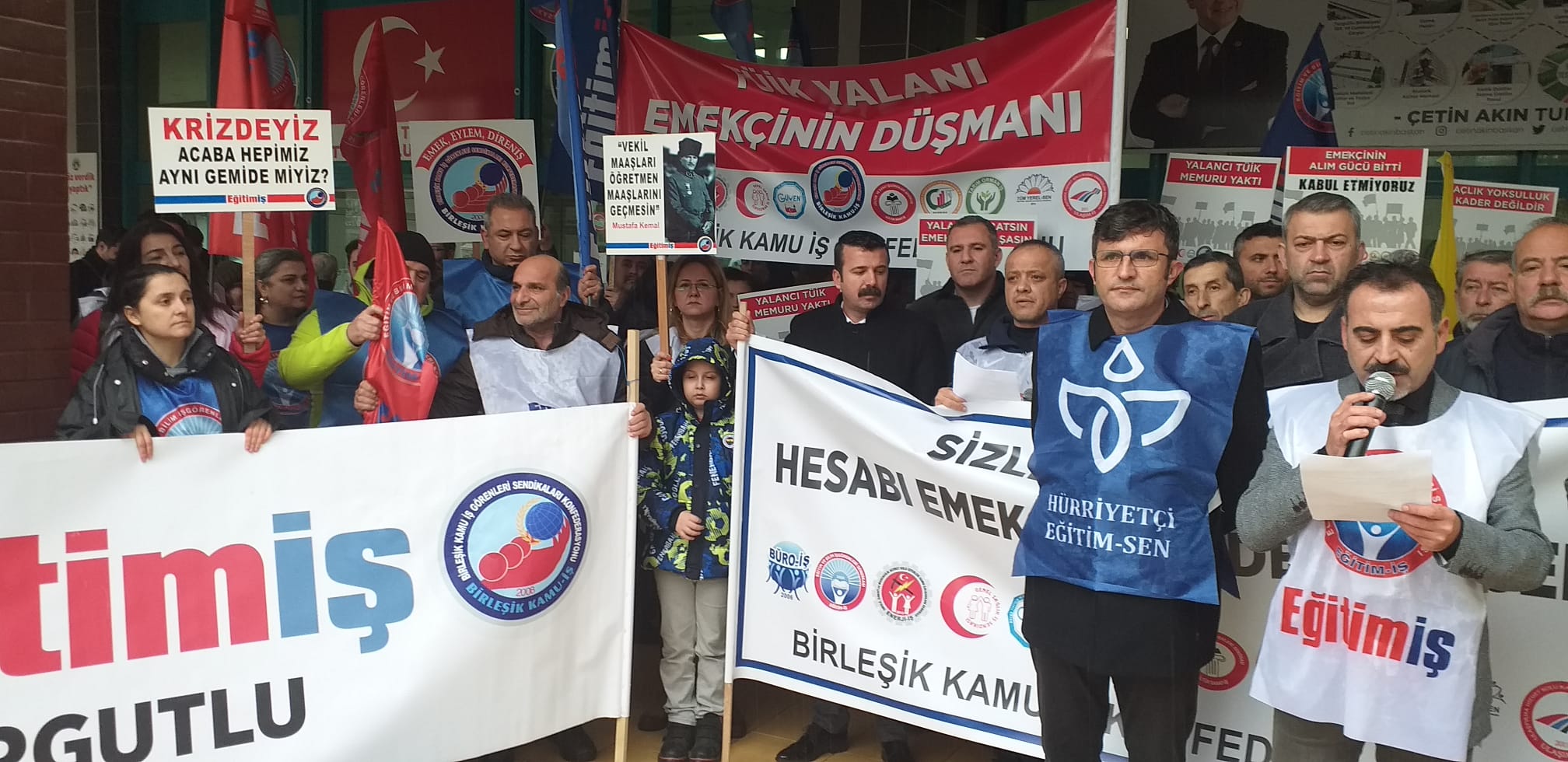 Birleşik Kamu-İş Konfederasyonundan Turgutlu'da basın açıklaması
