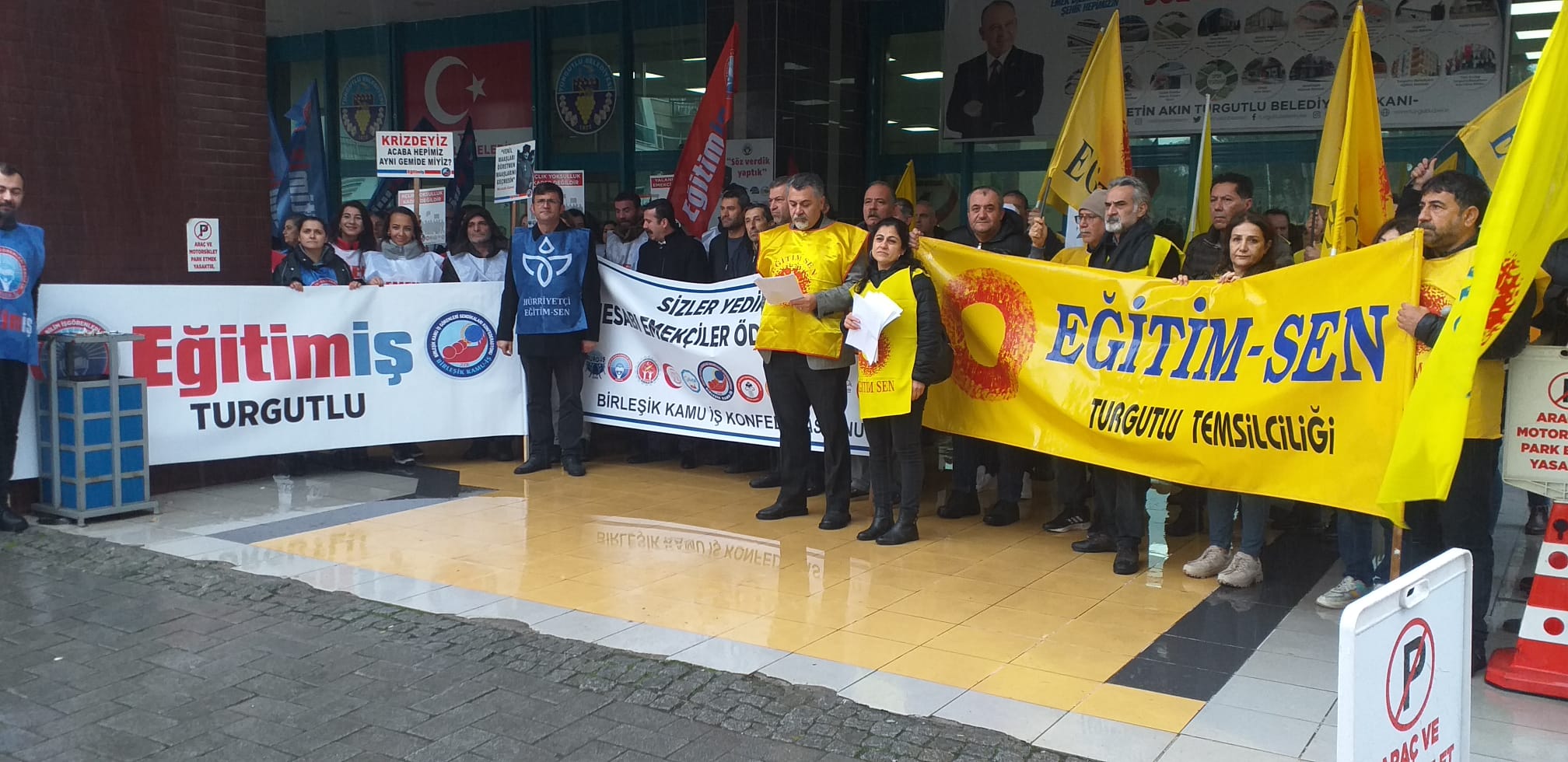 Birleşik Kamu-İş Konfederasyonundan Turgutlu'da basın açıklaması