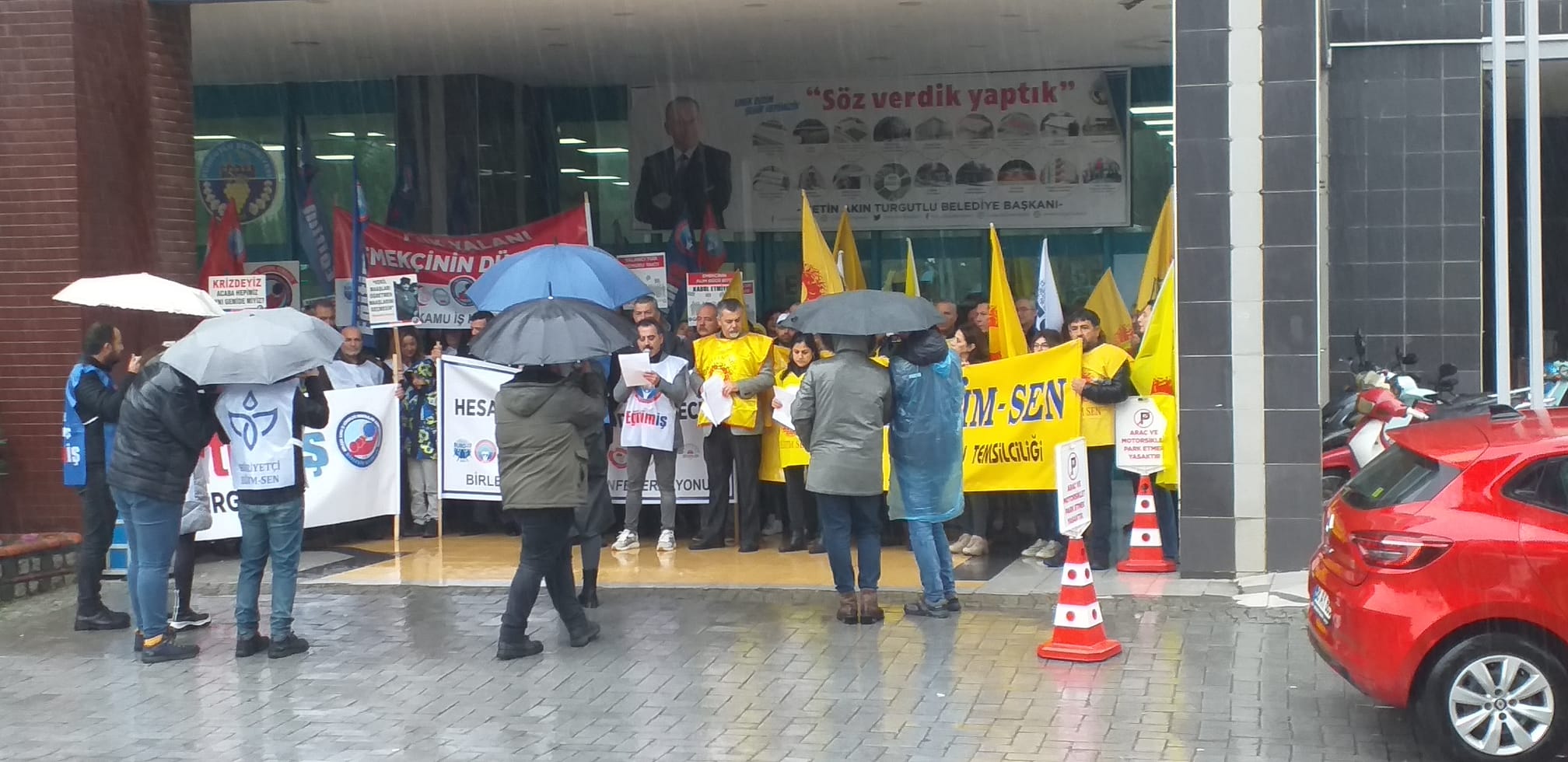 Birleşik Kamu-İş Konfederasyonundan Turgutlu'da basın açıklaması