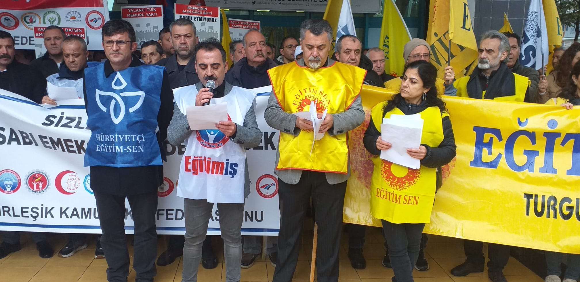 Birleşik Kamu-İş Konfederasyonundan Turgutlu'da basın açıklaması