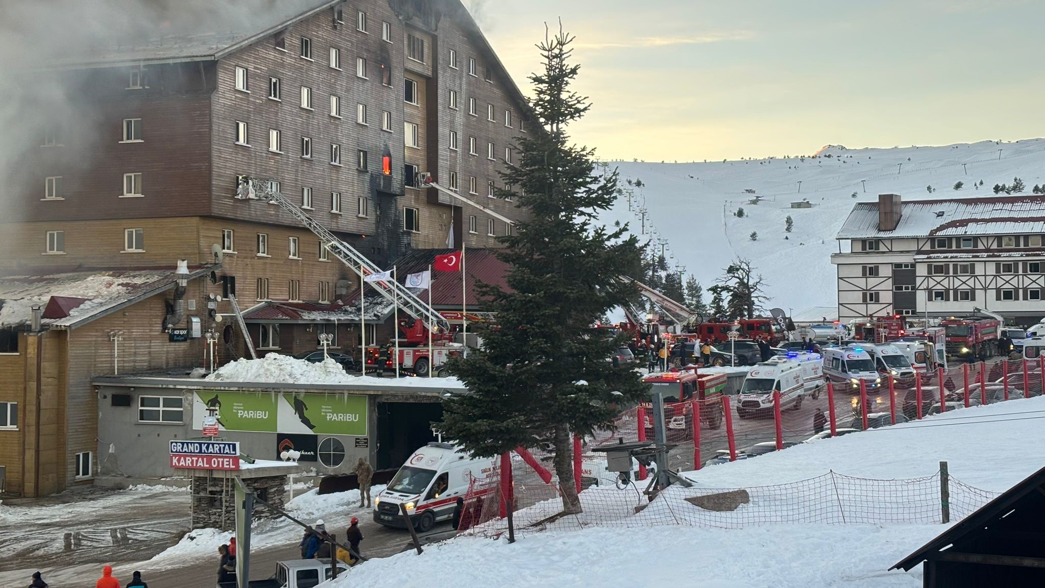 Otelde yangın faciası ölü sayısı 6'ya yükseldi