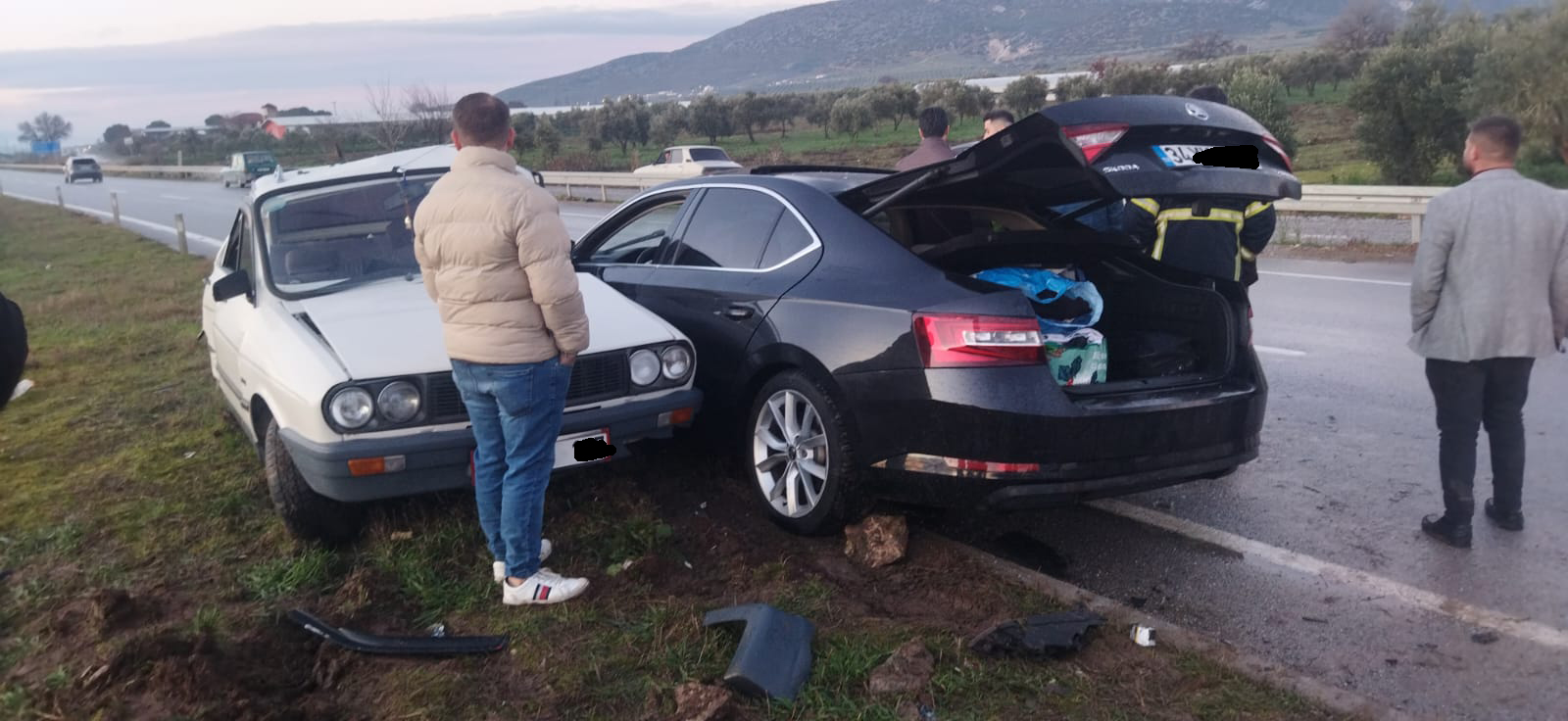 Akhisar-Gölmarmara yolunda feci kaza: 2'si ağır 7 yaralı!