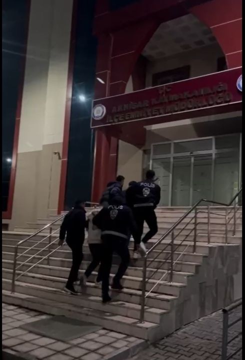 Manisa'da evden hırsızlık olaylarının failleri tutuklandı!