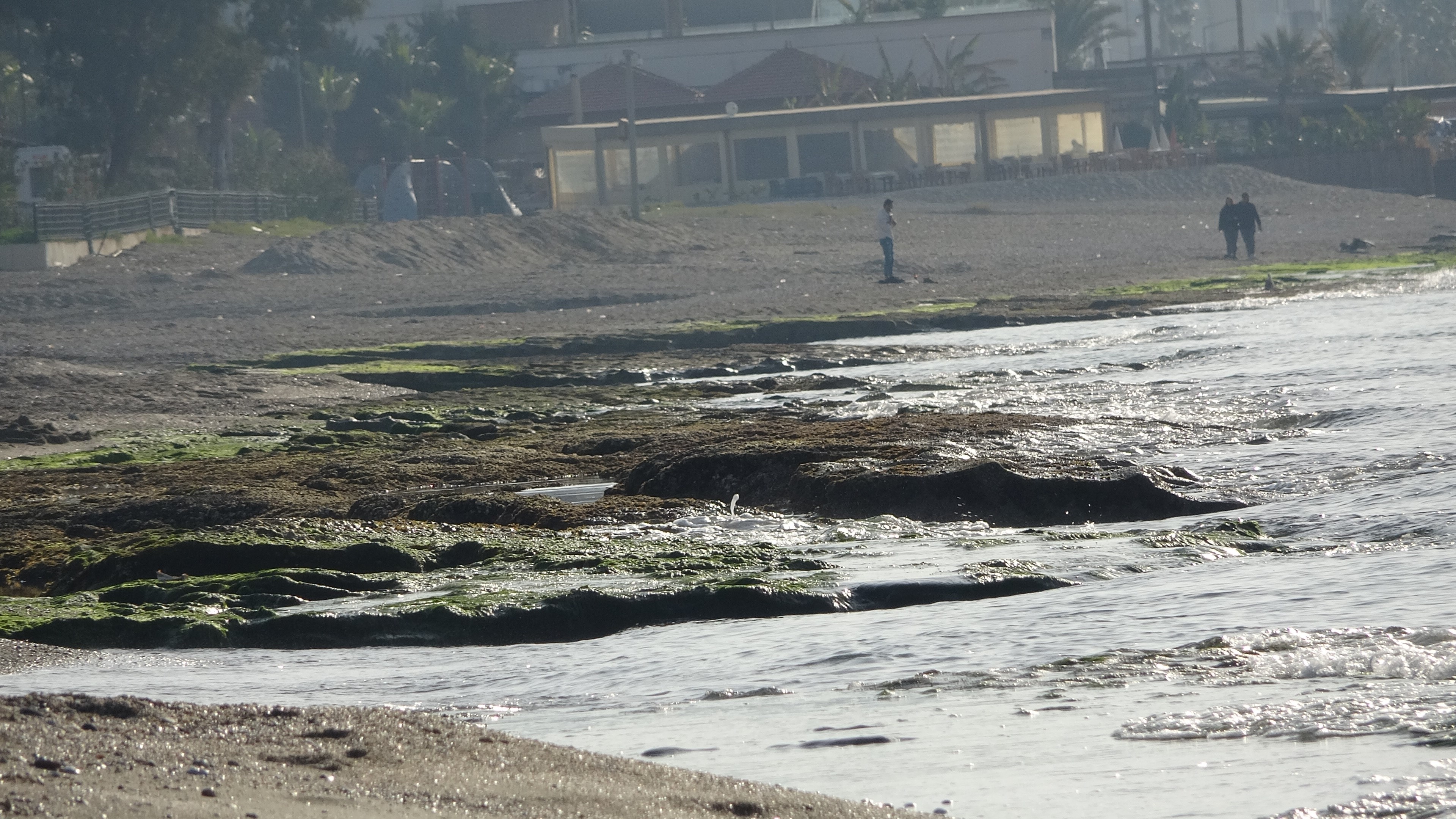 Alanya'da deniz suyu 7-8 metre çekildi