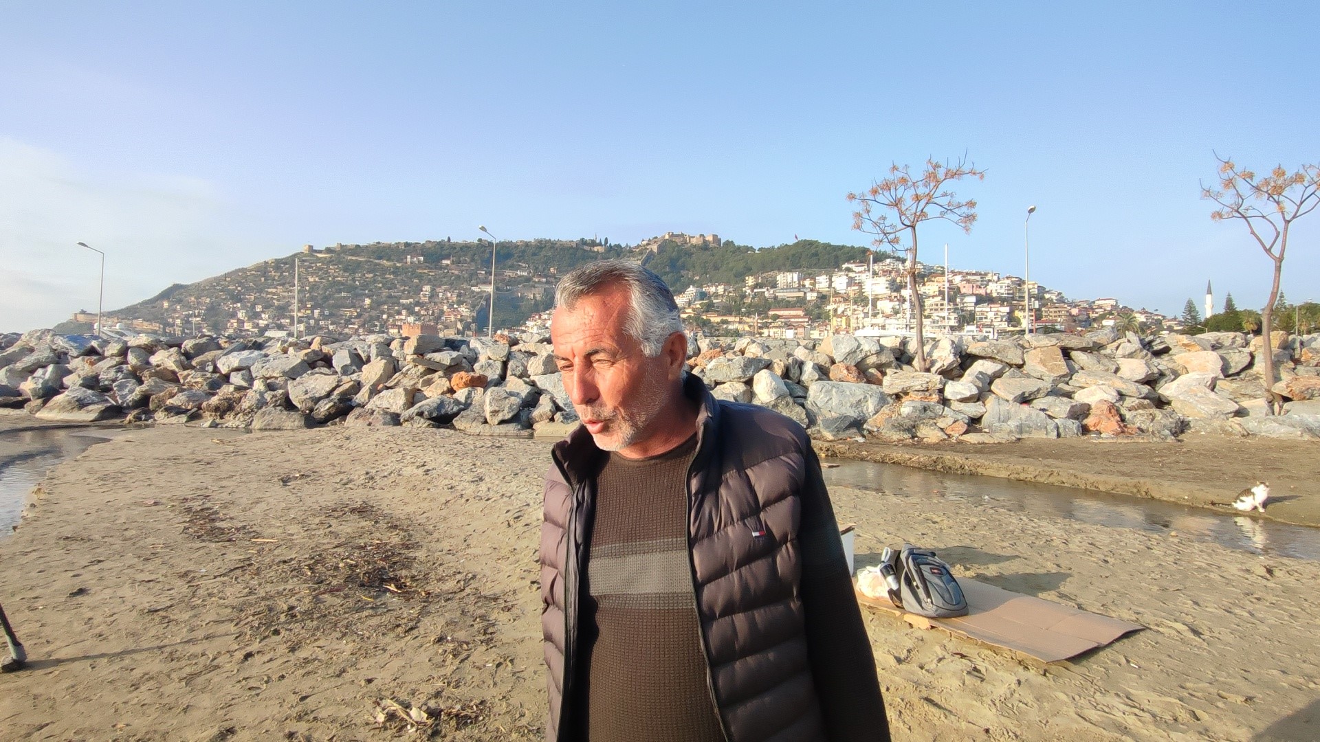Alanya'da deniz suyu 7-8 metre çekildi