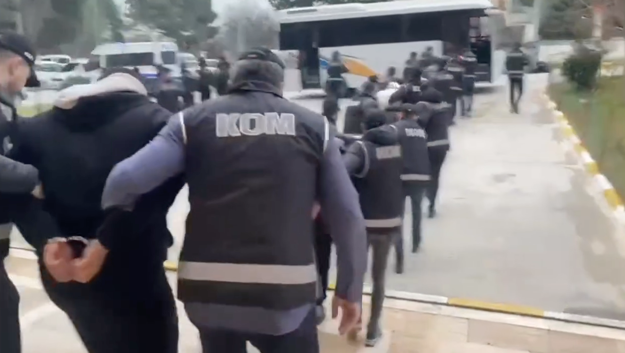 Turgutlu’da suç örgütü operasyonunda 17 gözaltı: 10’u tutuklandı