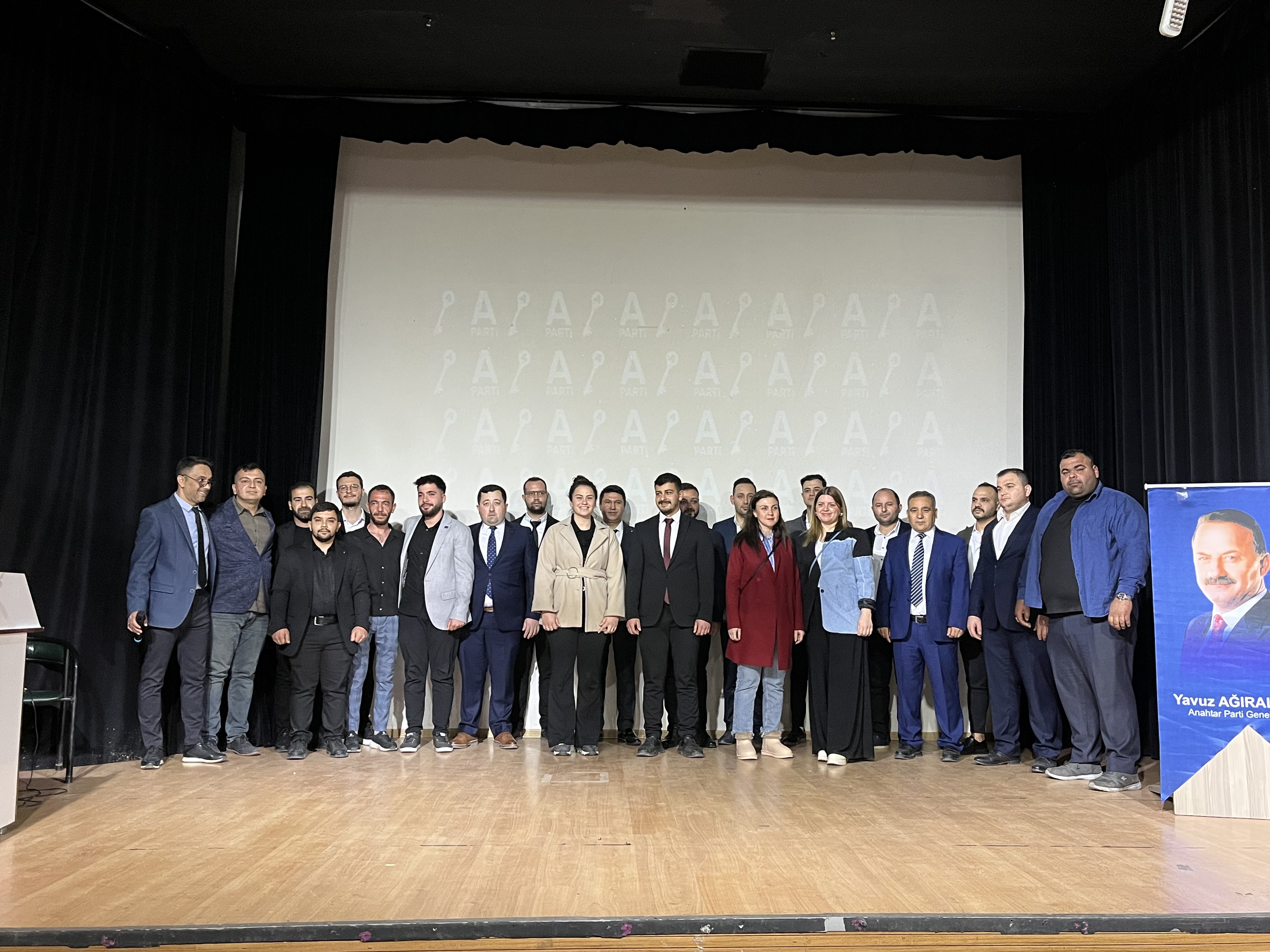 ANAHTAR PARTİ TURGUTLU İLÇE BAŞKANLIĞI YÖNETİM TANITIM PROGRAMI’NI GERÇEKLEŞTİRDİ