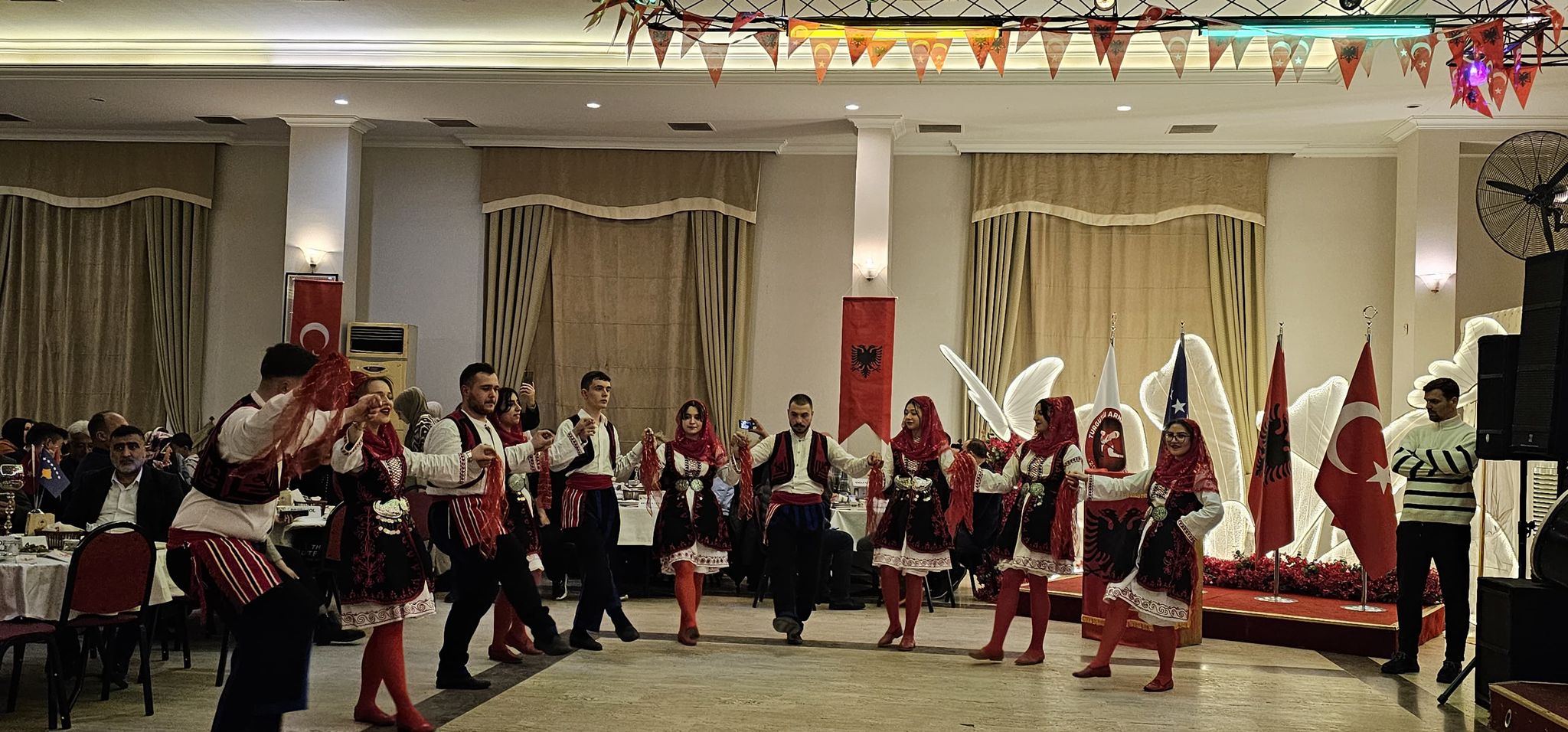 Arnavut Kültür Gecesi Turgutlu'da düzenlendi