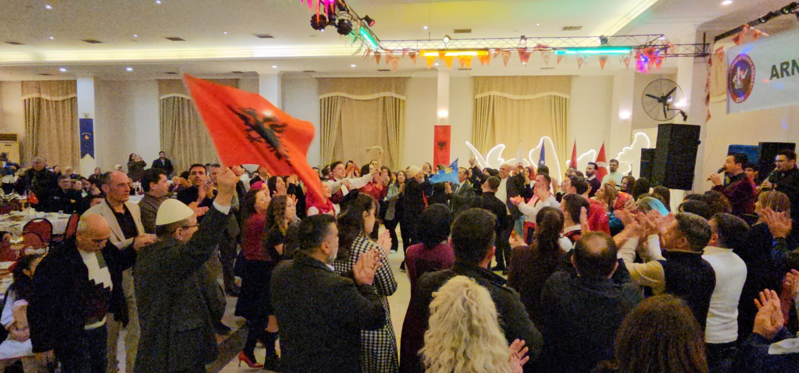 Arnavut Kültür Gecesi Turgutlu'da düzenlendi