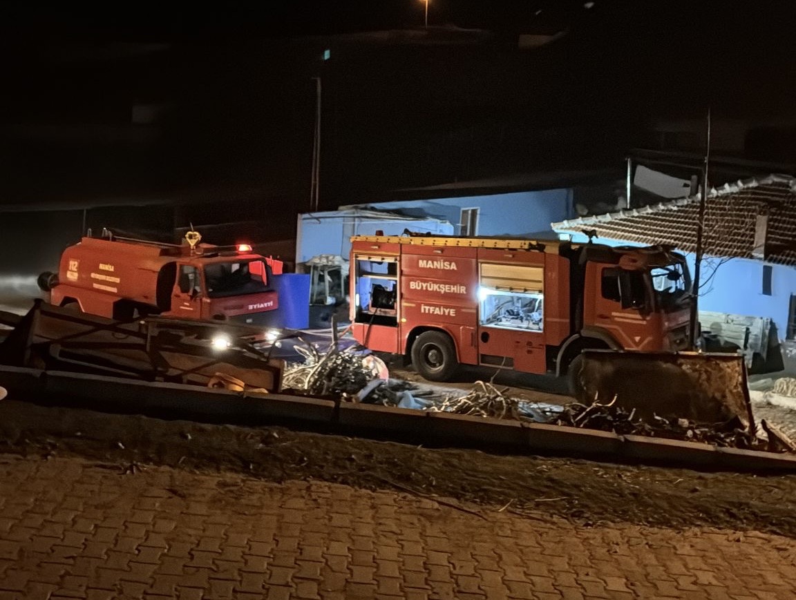 Sinirli’de Çıkan Yangında Bitişik İki Ev Zarar Gördü