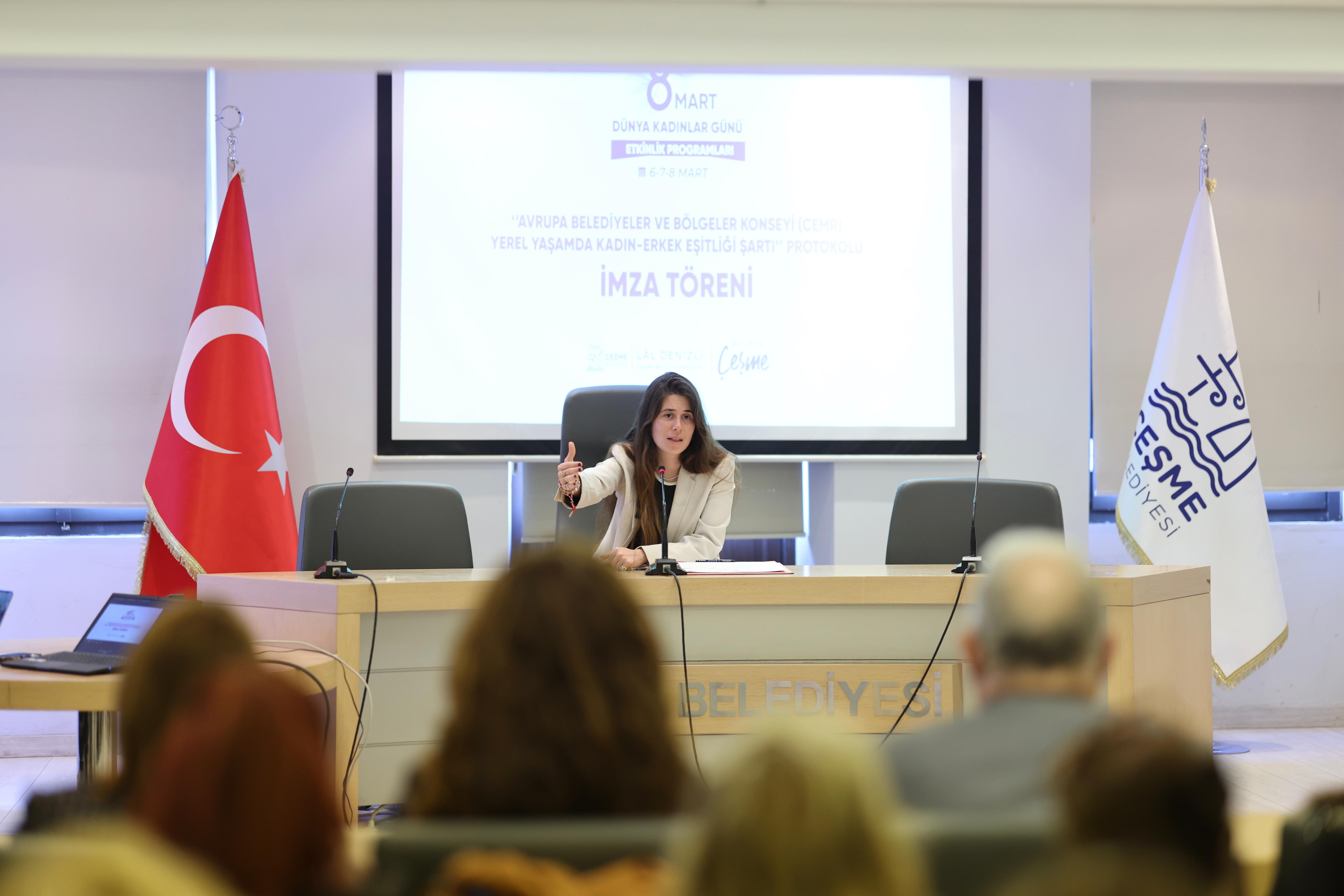 Çeşme Belediye Başkanı Denizli, CEMR Belgesini imzaladı