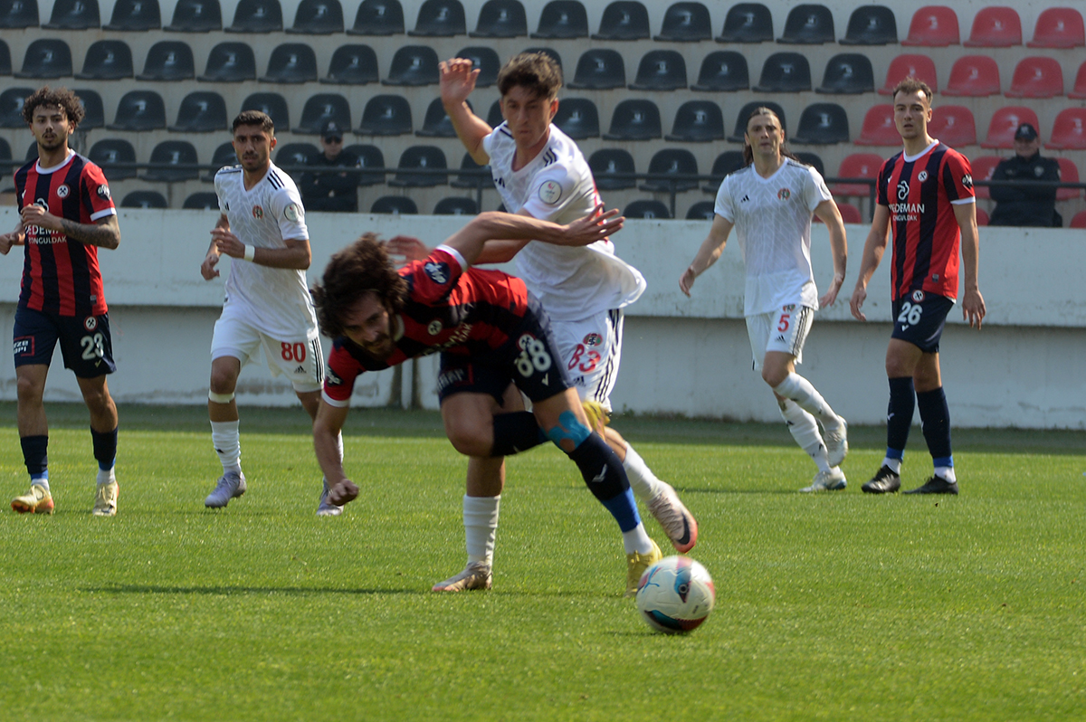 Turgutlu paraşütsüz: 2-3