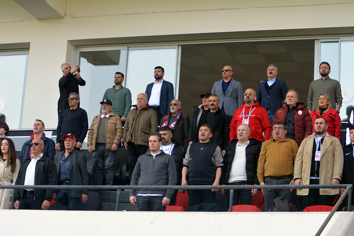 Turgutlu paraşütsüz: 2-3