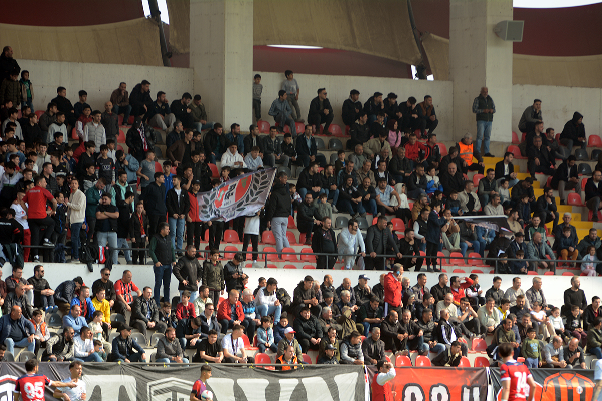 Turgutlu paraşütsüz: 2-3