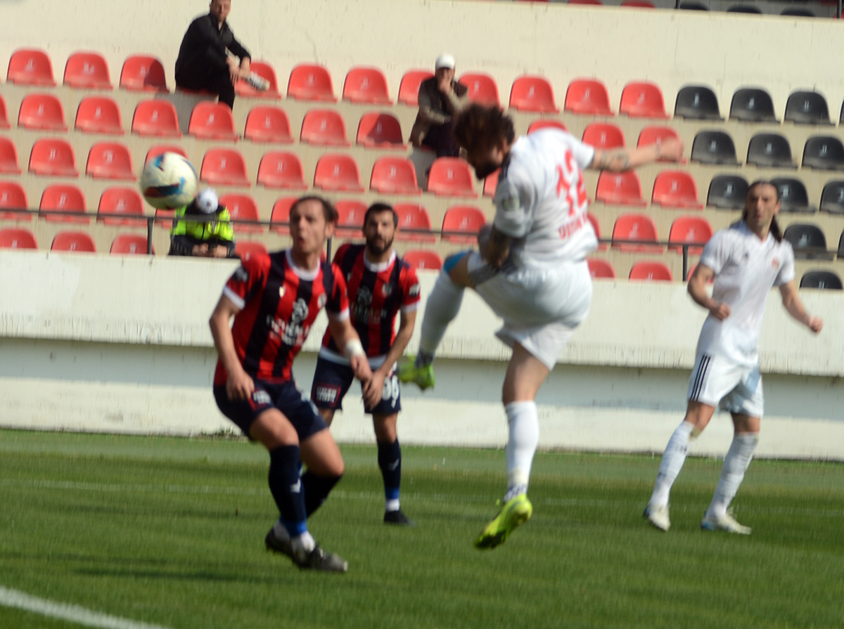 Turgutlu paraşütsüz: 2-3