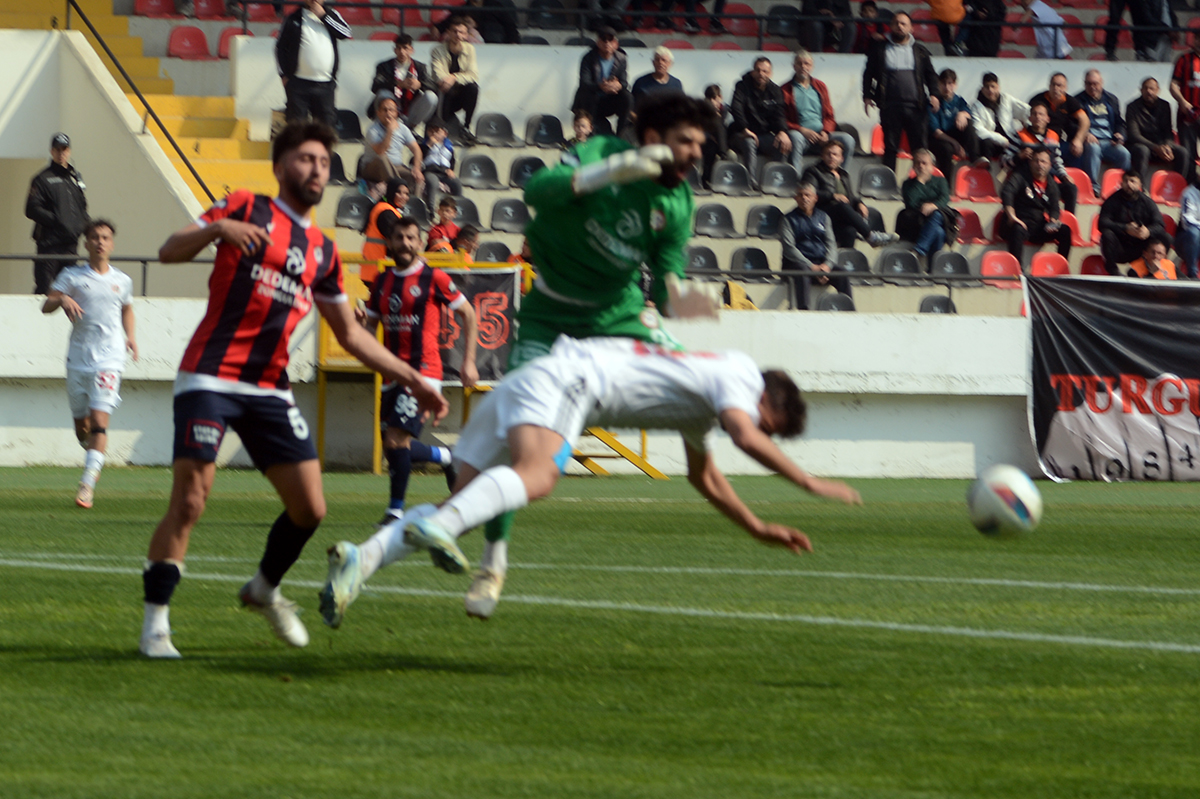 Turgutlu paraşütsüz: 2-3