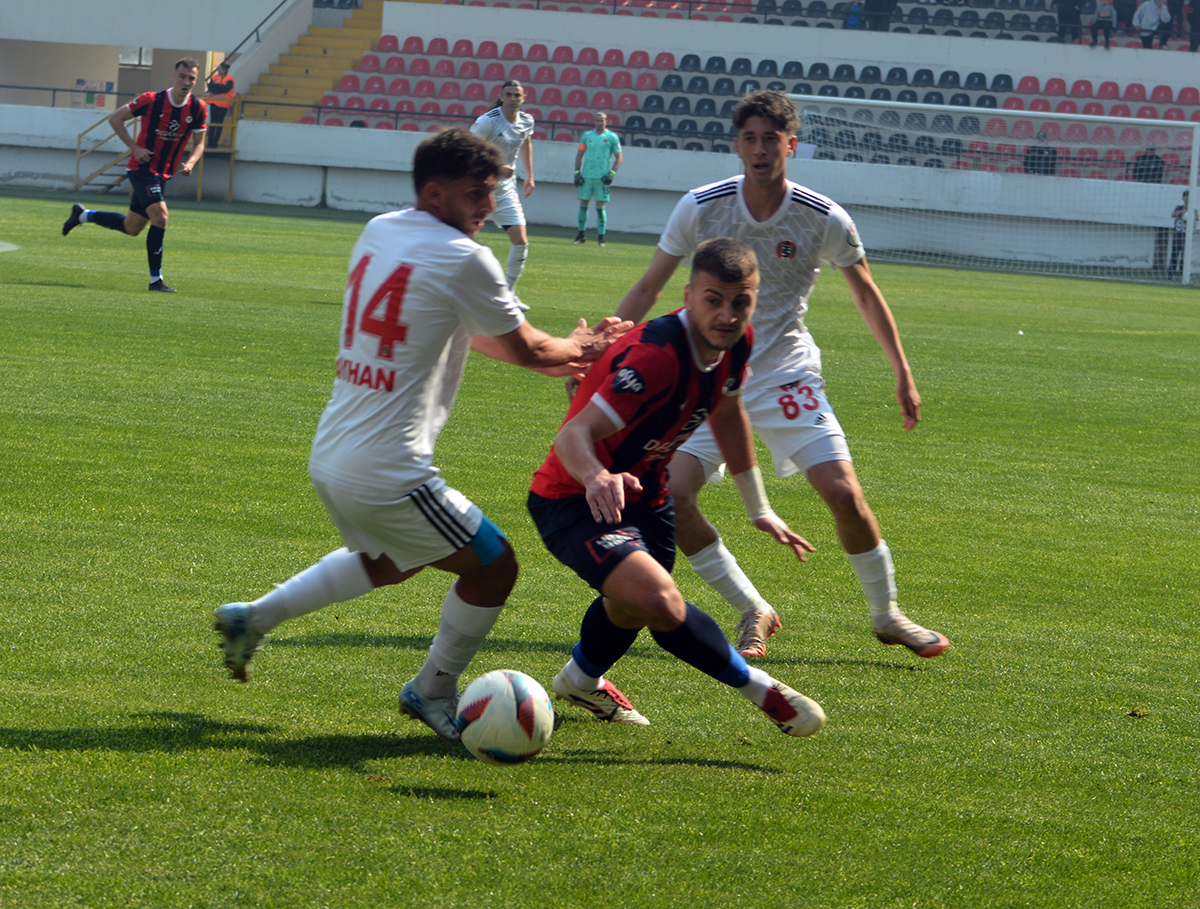 Turgutlu paraşütsüz: 2-3