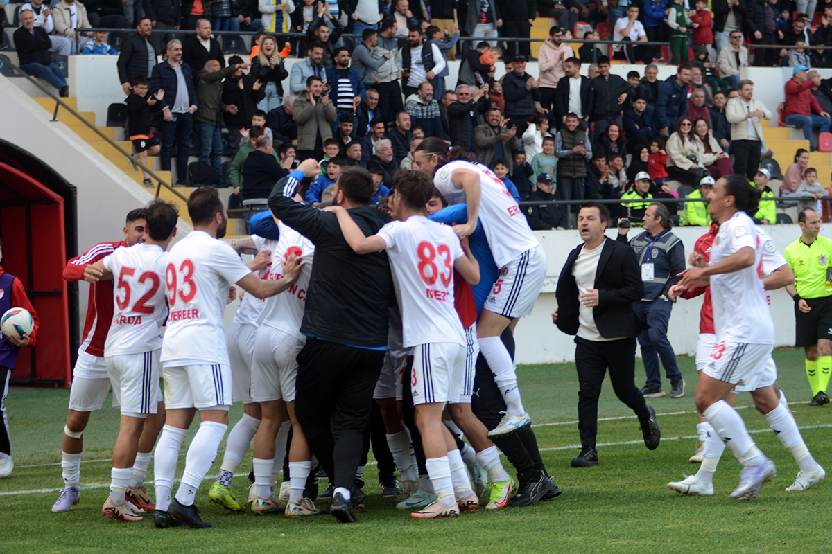 Turgutlu paraşütsüz: 2-3