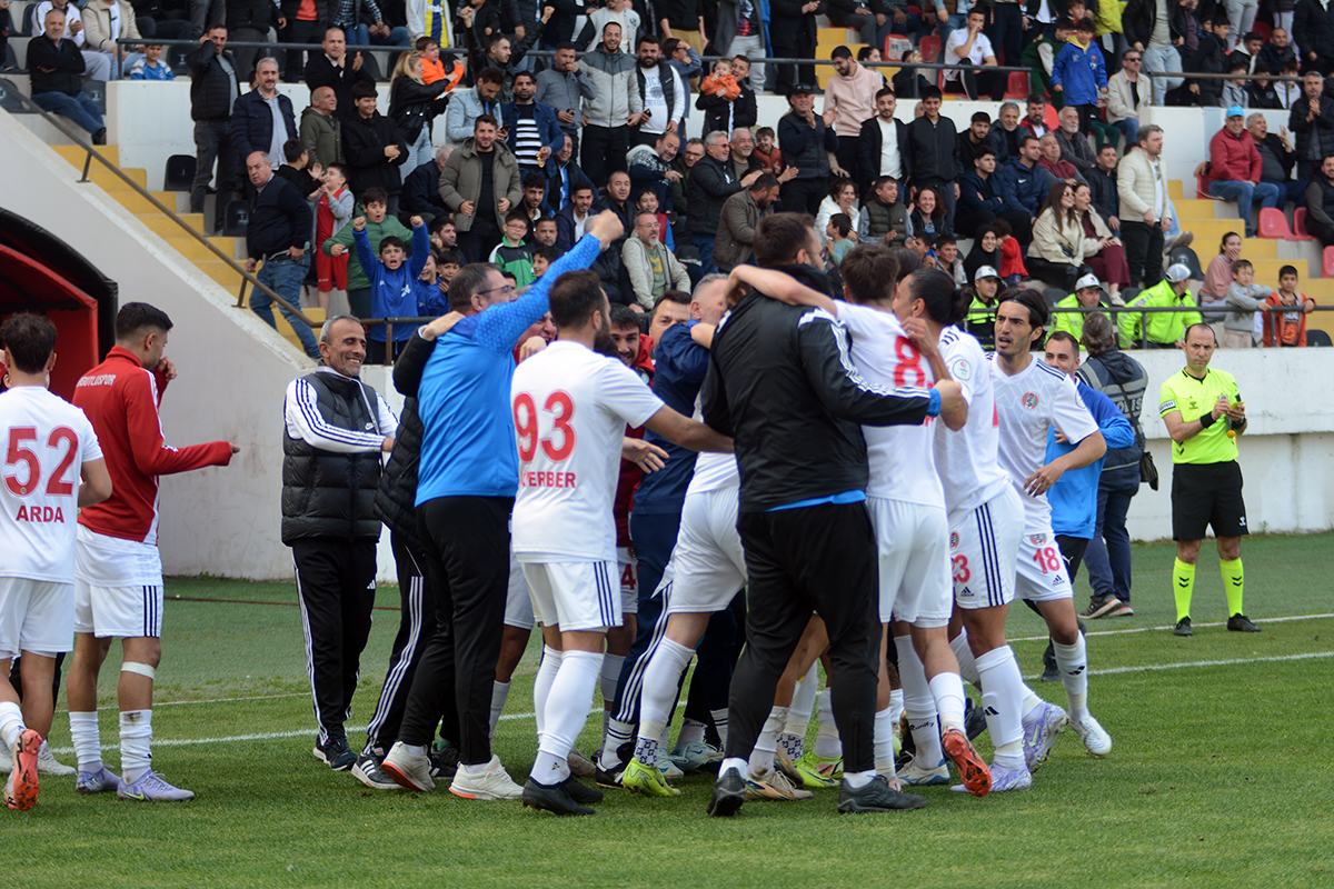 Turgutlu paraşütsüz: 2-3