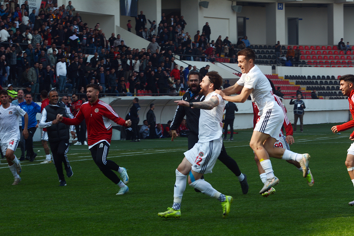 Turgutlu paraşütsüz: 2-3