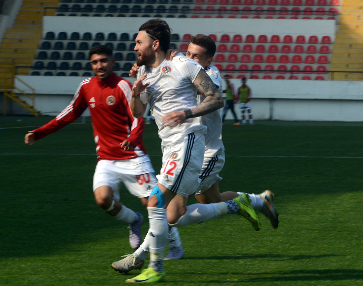 Turgutlu paraşütsüz: 2-3