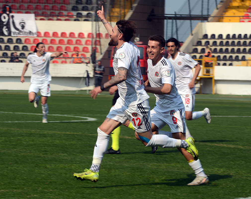 Turgutlu paraşütsüz: 2-3