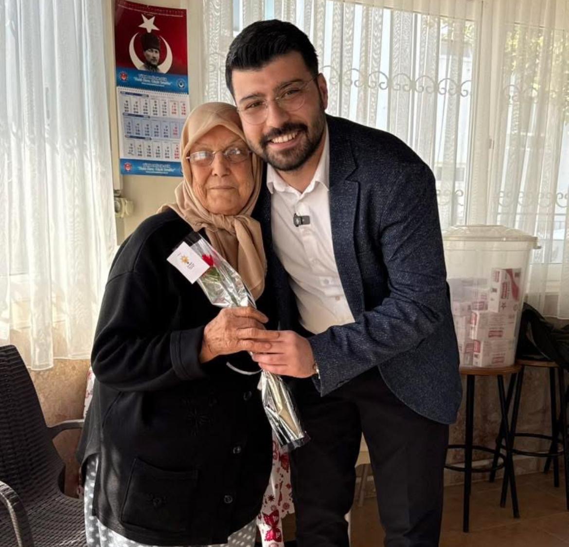 Ak Parti yönetiminden huzurevine Kadınlar Günü ziyareti