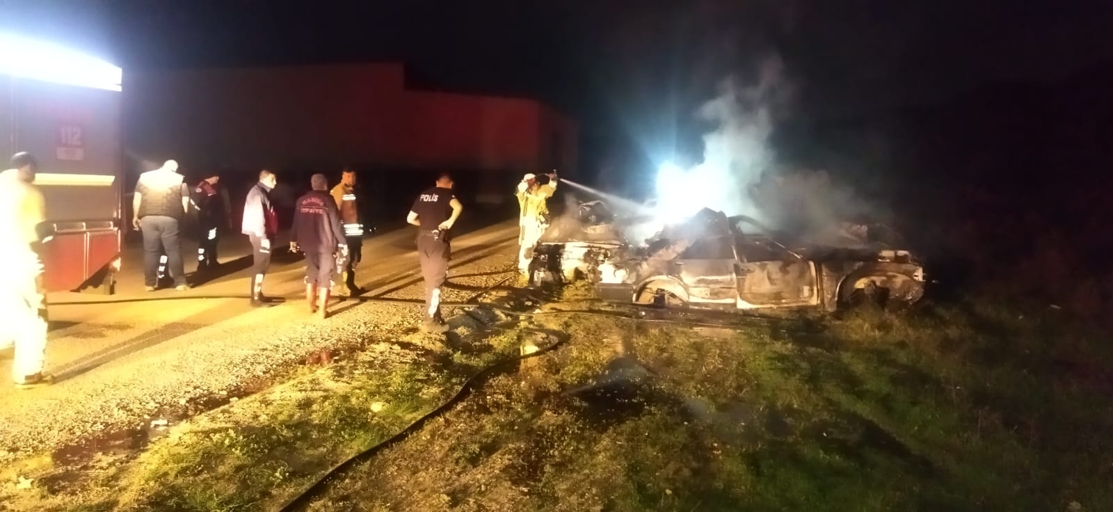 Sanayi sitesinde hurda araç yangını!