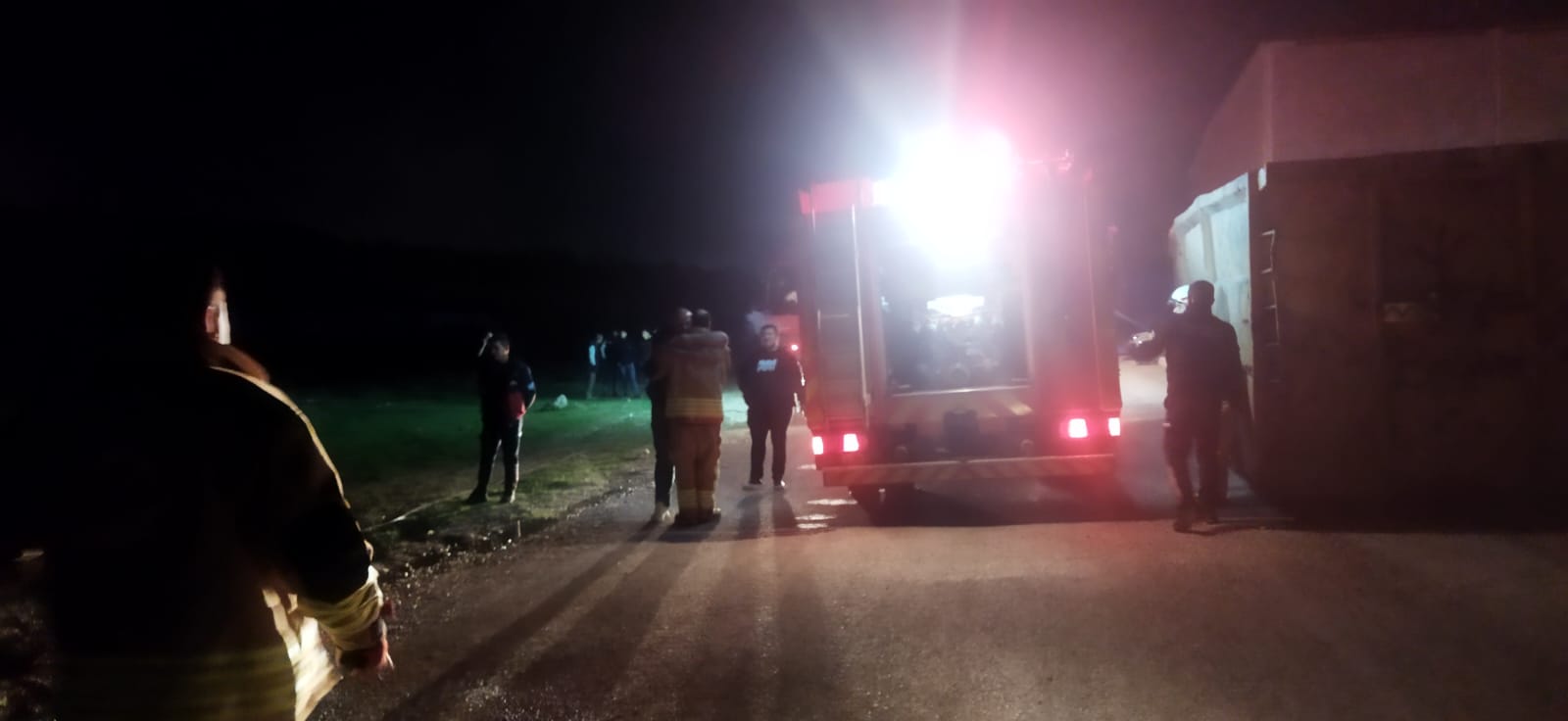 Sanayi sitesinde hurda araç yangını!