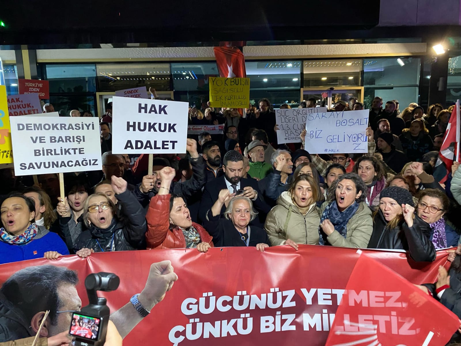 Manisa İmamoğlu için yürüdü