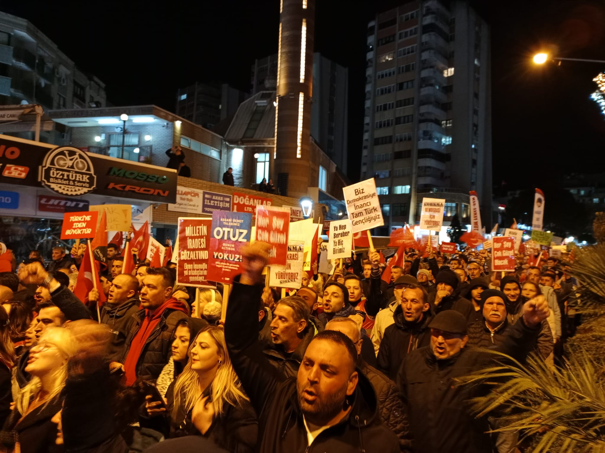 Manisa İmamoğlu için yürüdü