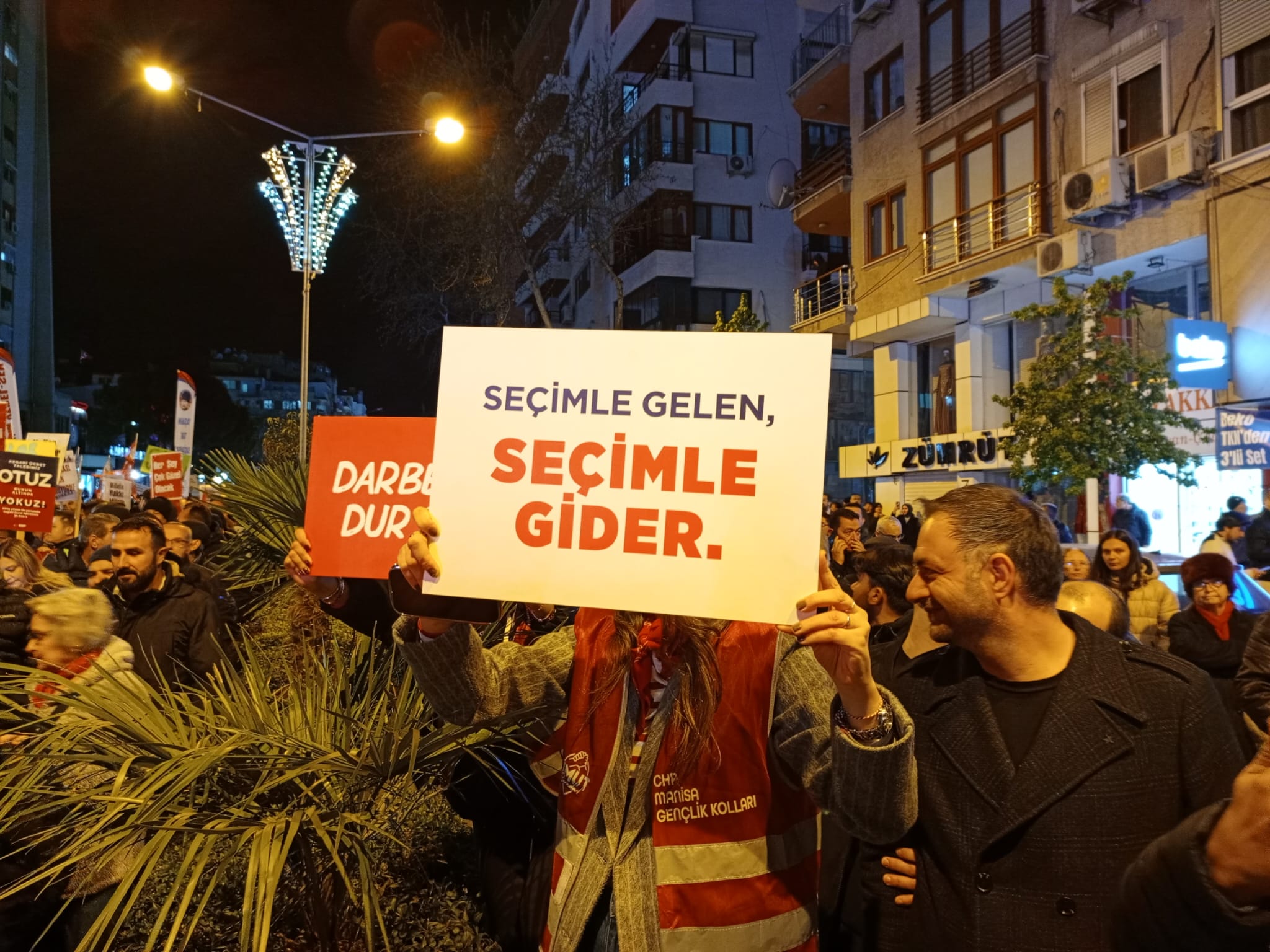 Manisa İmamoğlu için yürüdü